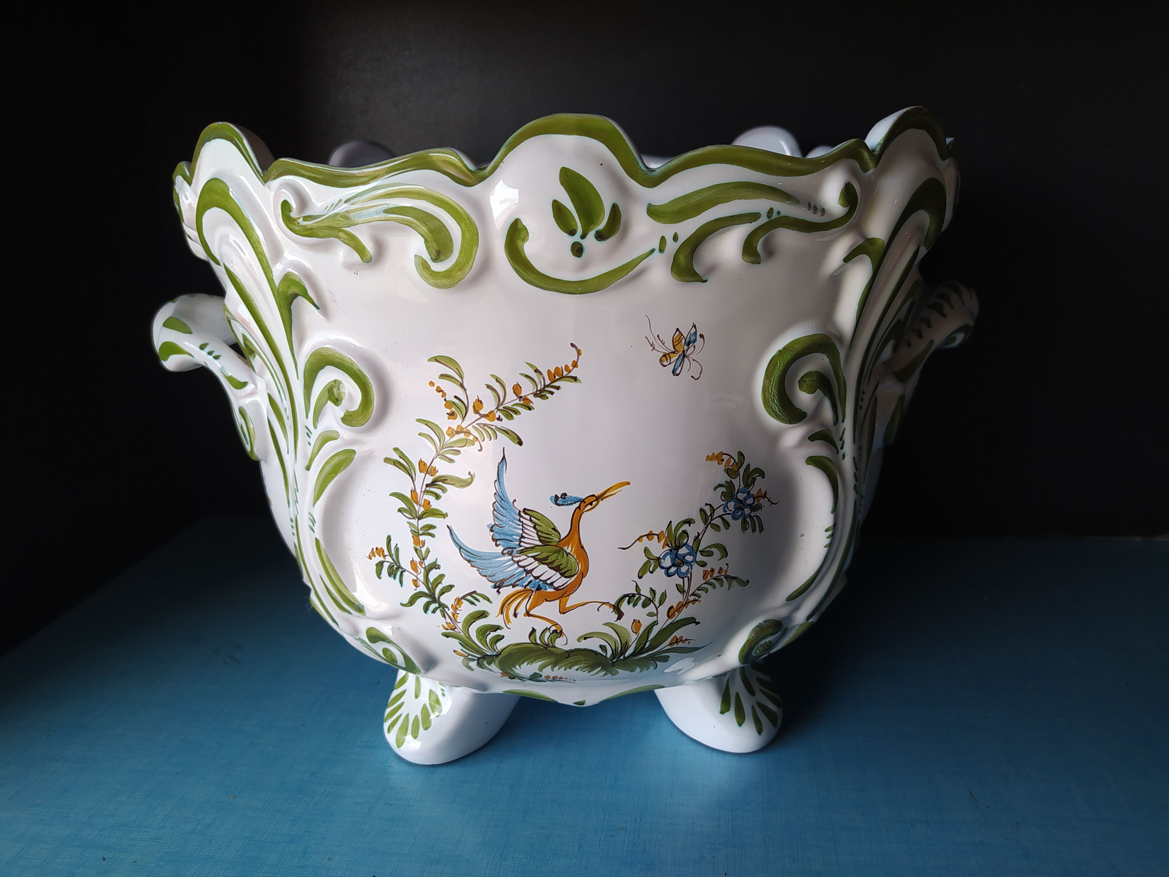 Large cache pot Moustier Sainte Marie in ceramic.