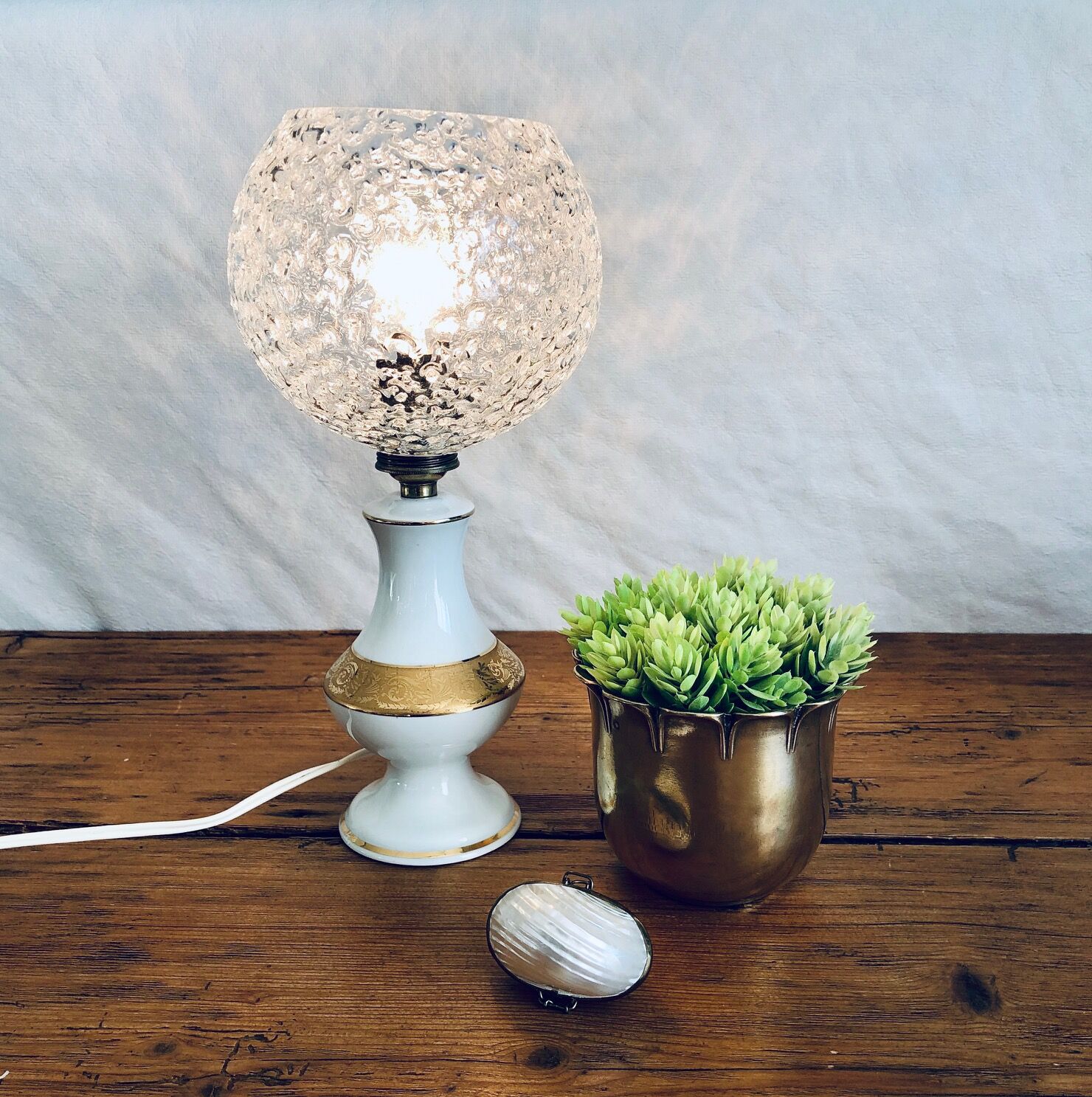 Porcelain table lamp and glass globe