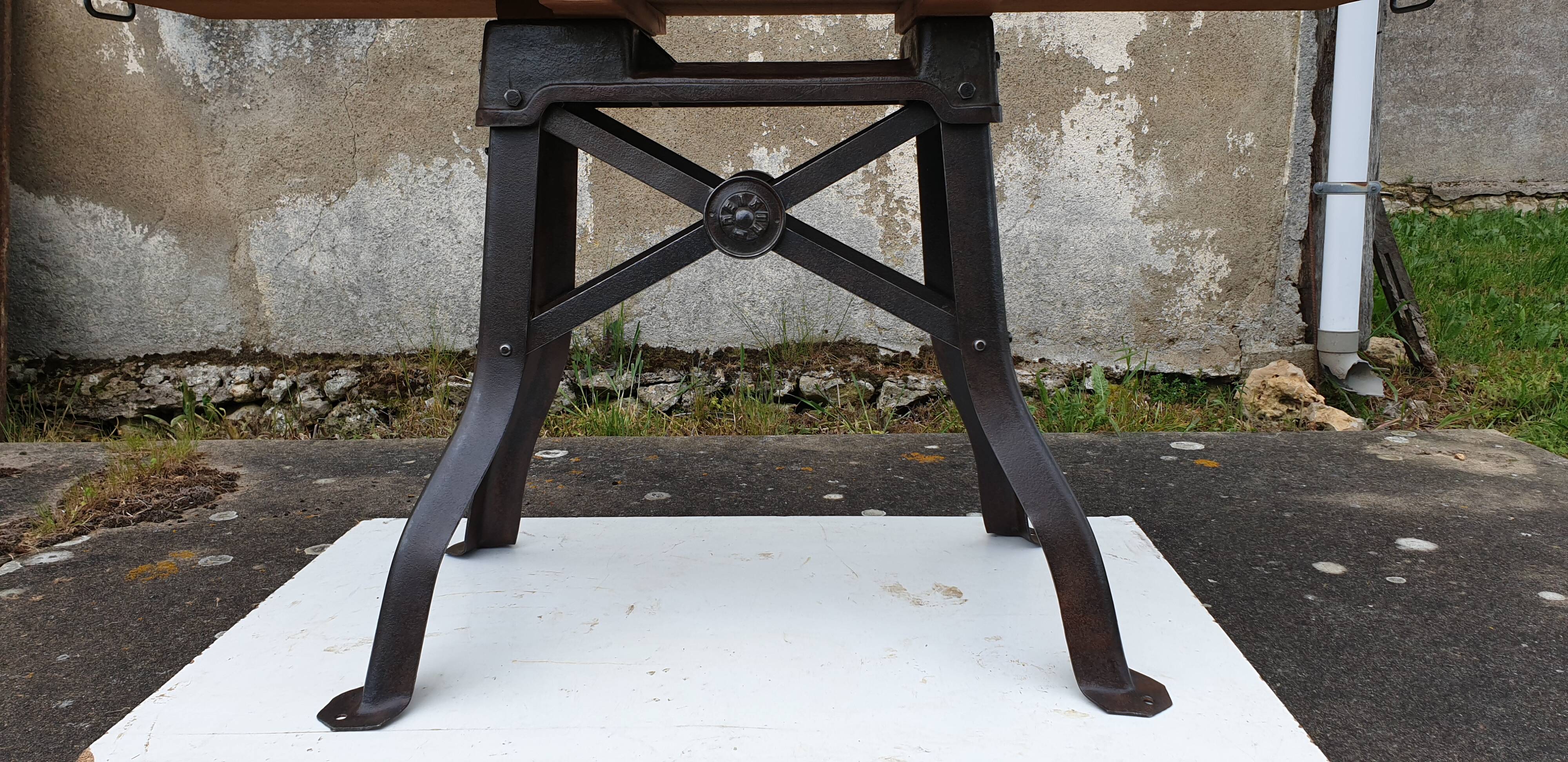 Table or console industrial machine foot 1900s