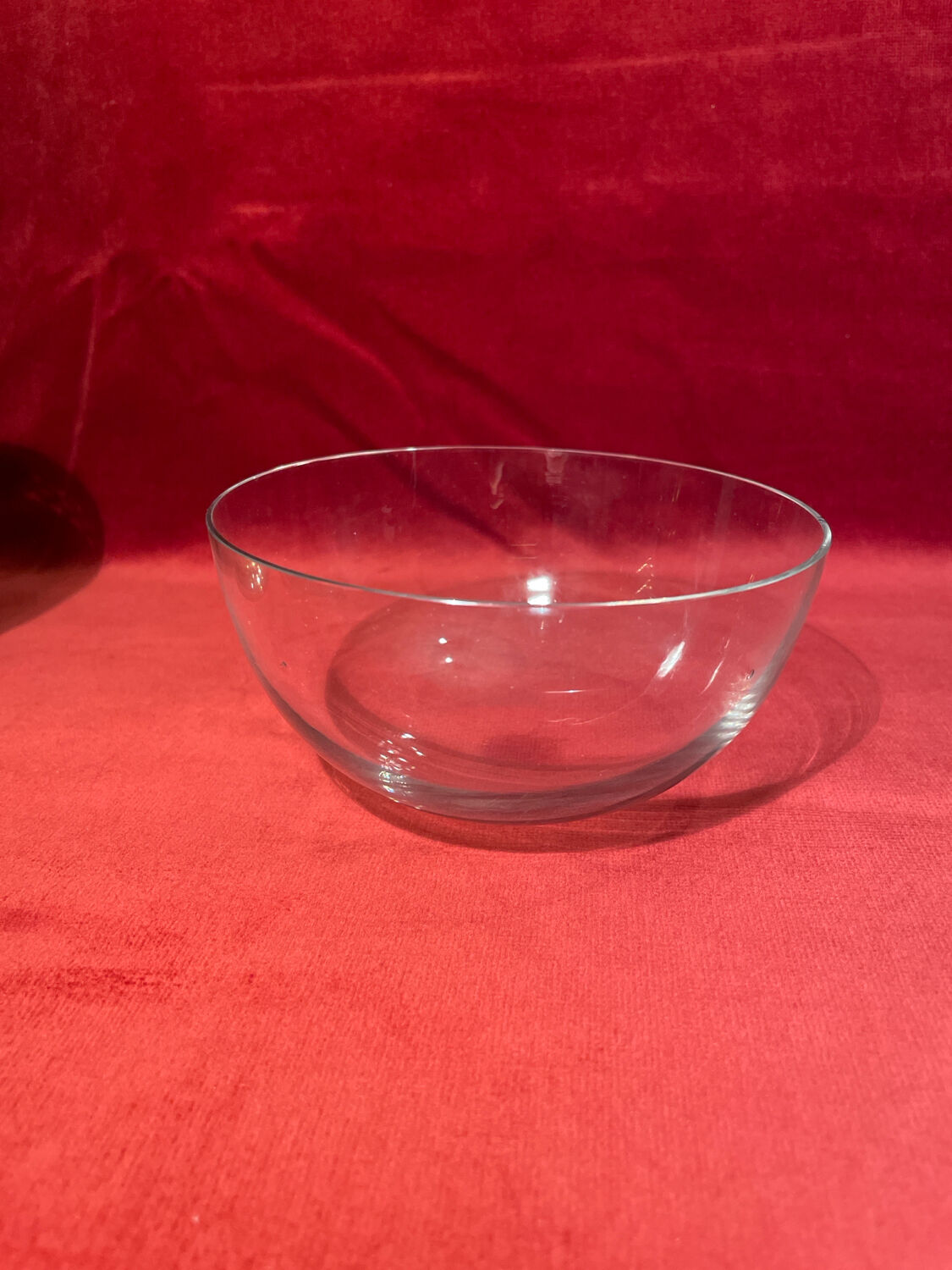 Antique sugar bowl on a stand with a lid and interior lining in velvet.