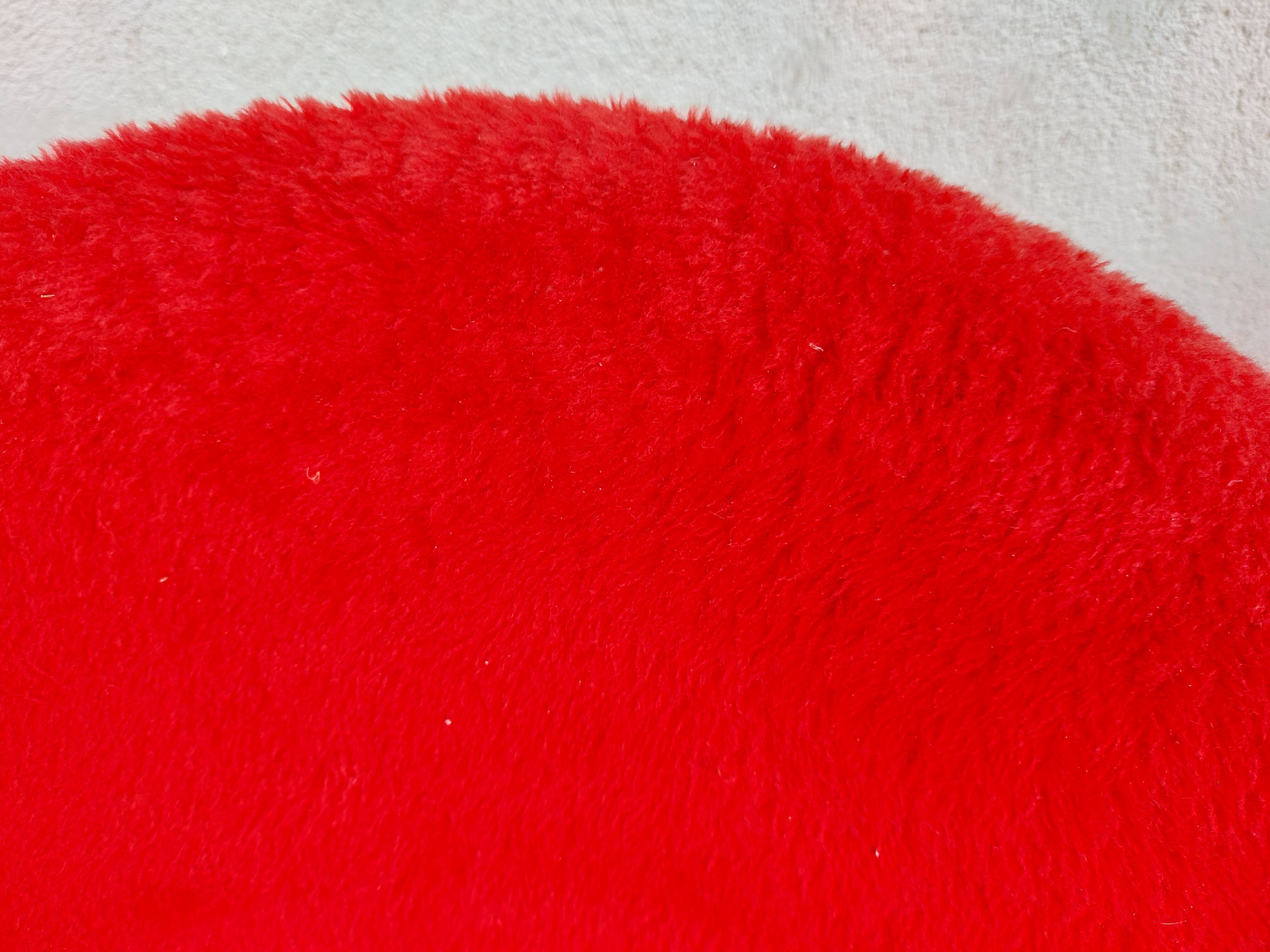 pair of vintage armchairs (red fur)