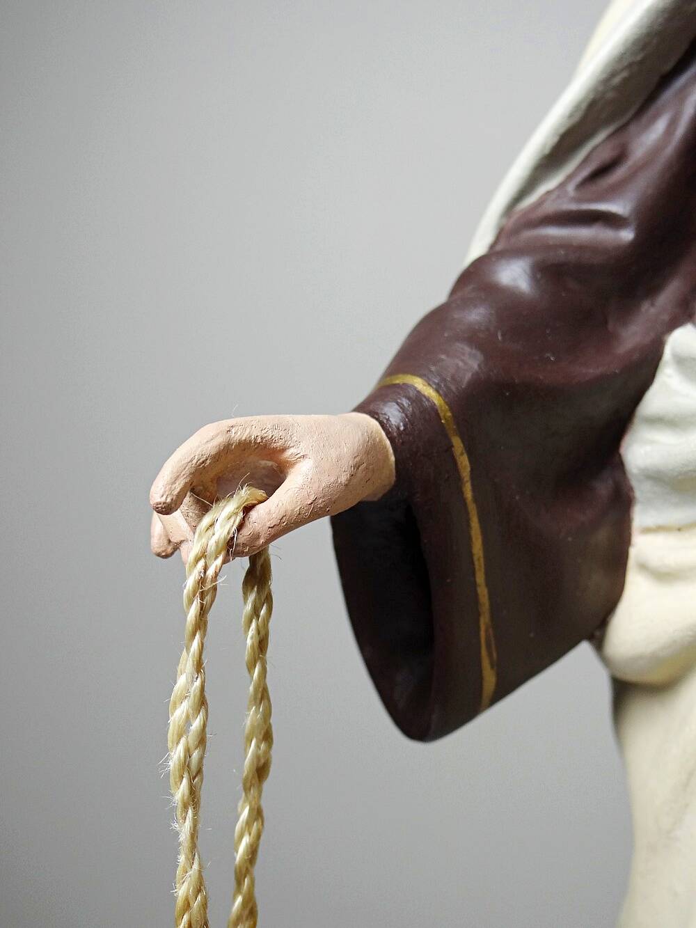 Statuette stuc ND du Mont Carmel, ateliers Olot, yeux en verre, 1920-1930