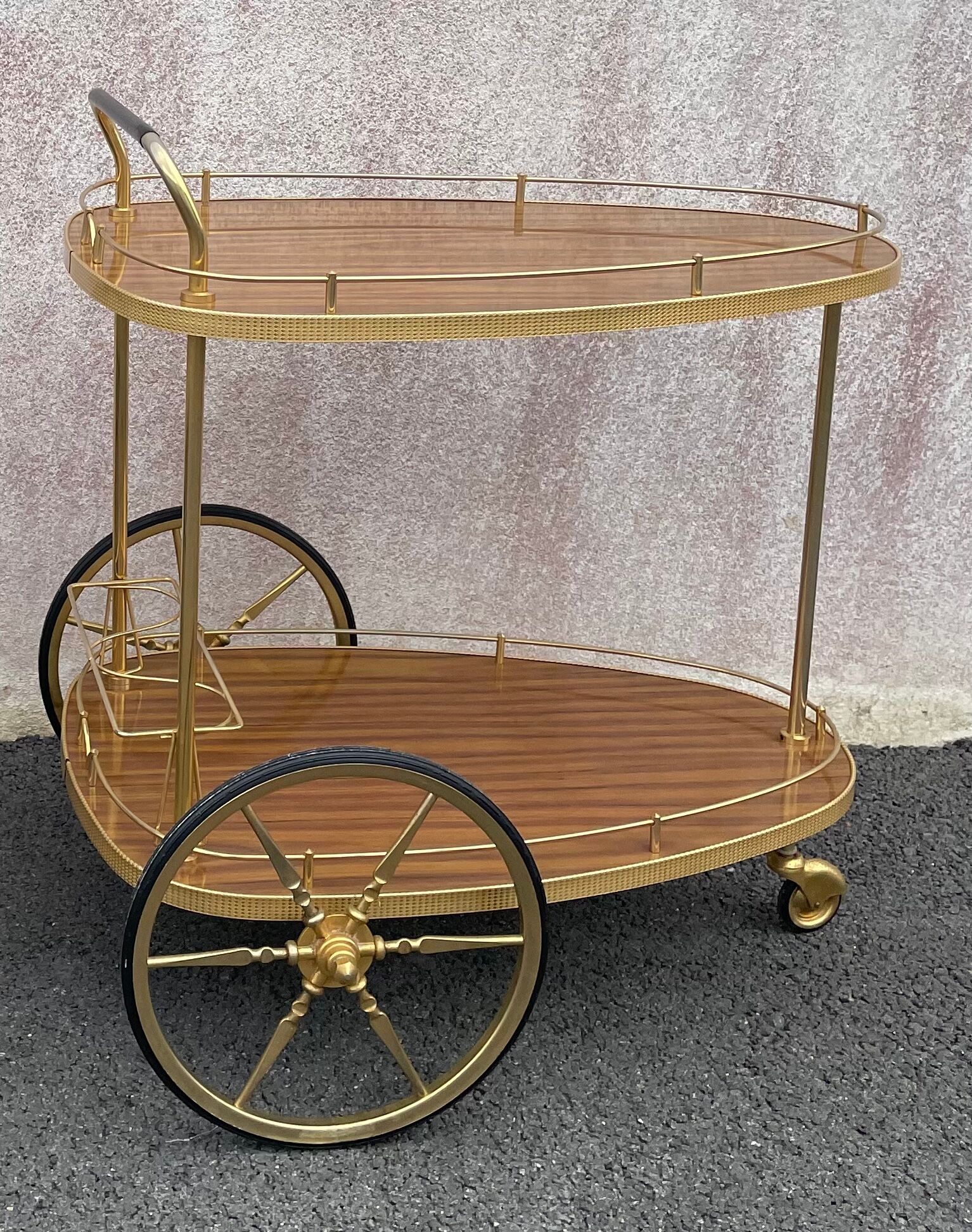 Desserte à roulettes dorée