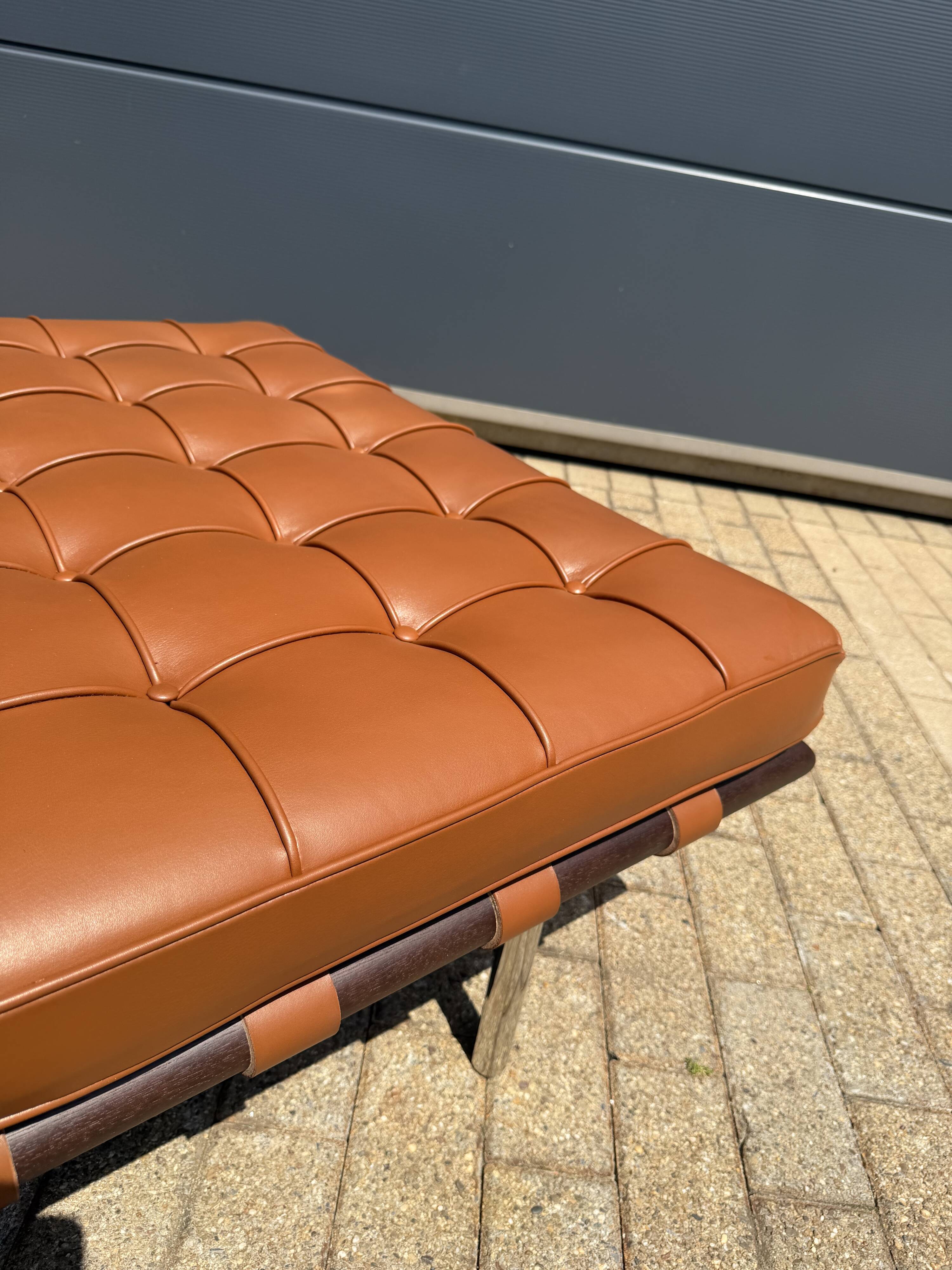 Knoll barcelona daybed mies van der rohe in cognac venezia leather, as new