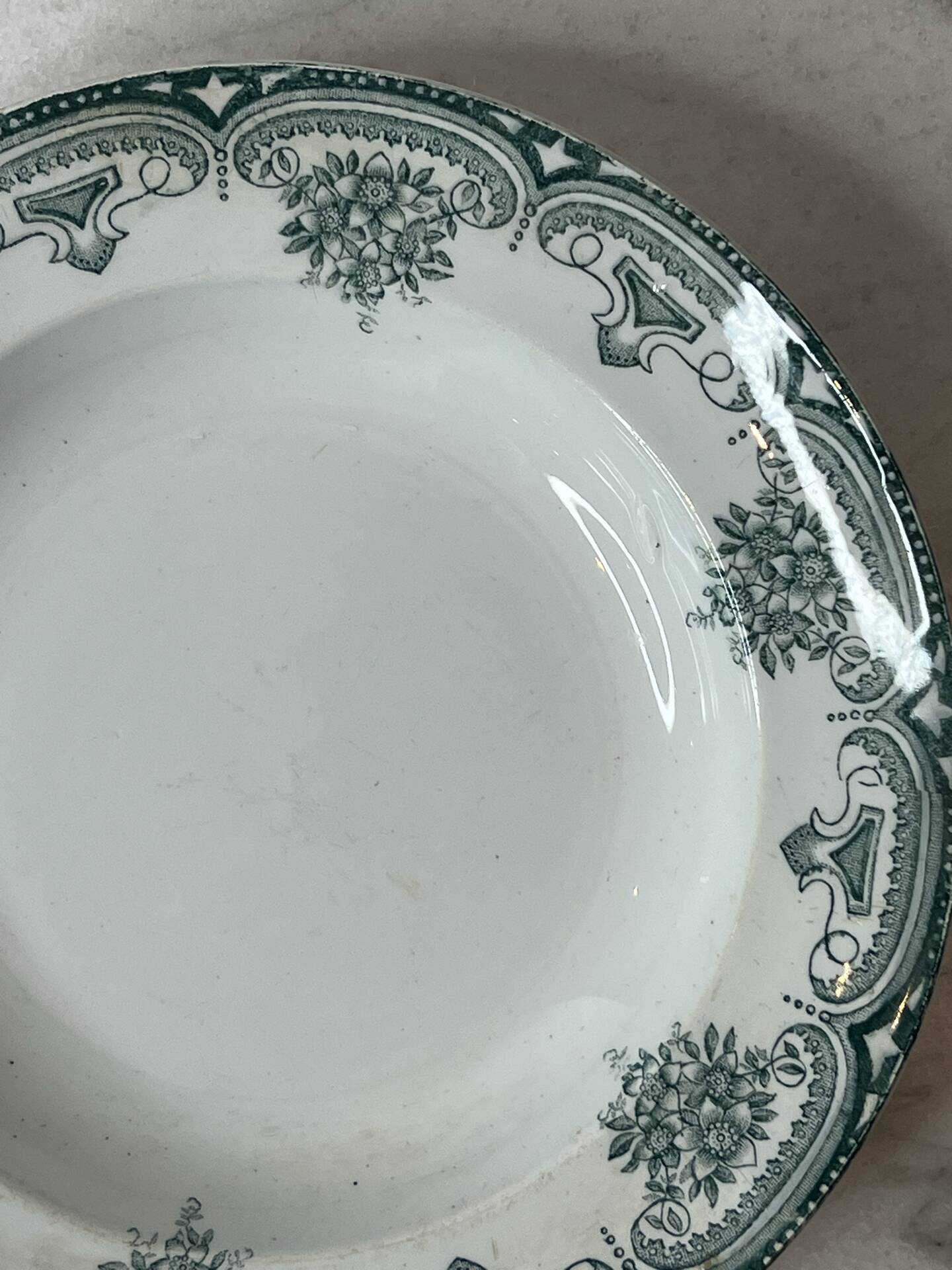 Set of 9 deep plates, ironstone Narcisses Onnaing