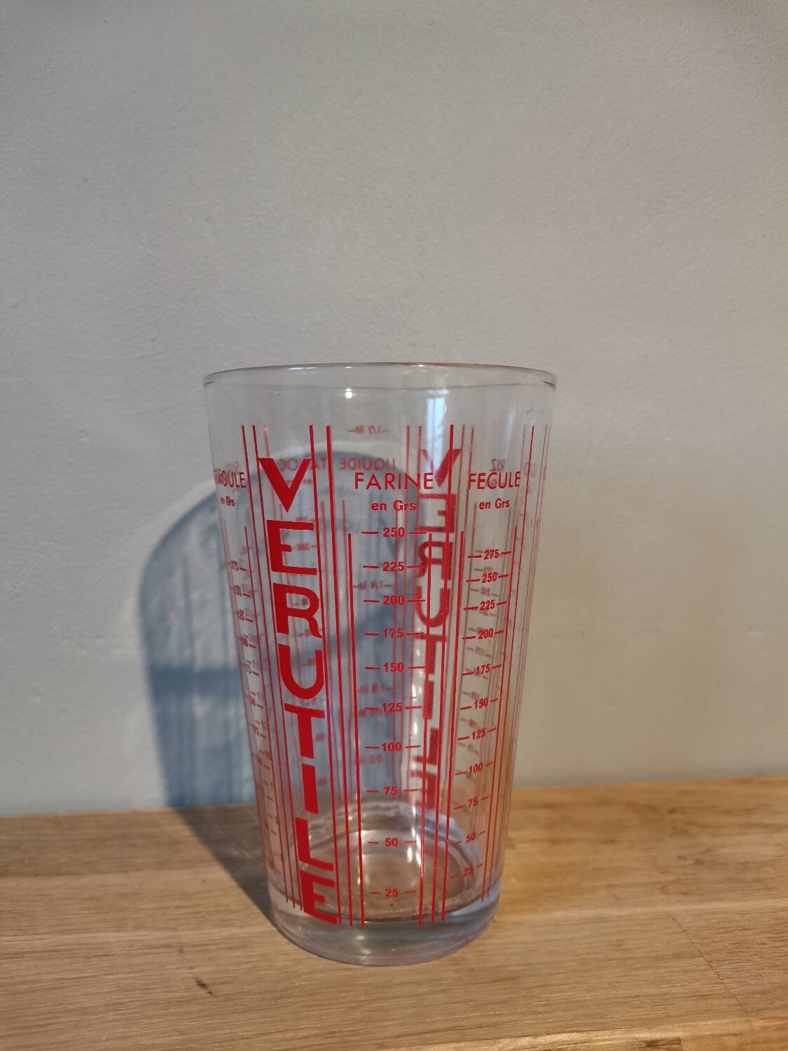 Verutile measuring cup vintage Reims France screen-printed glass