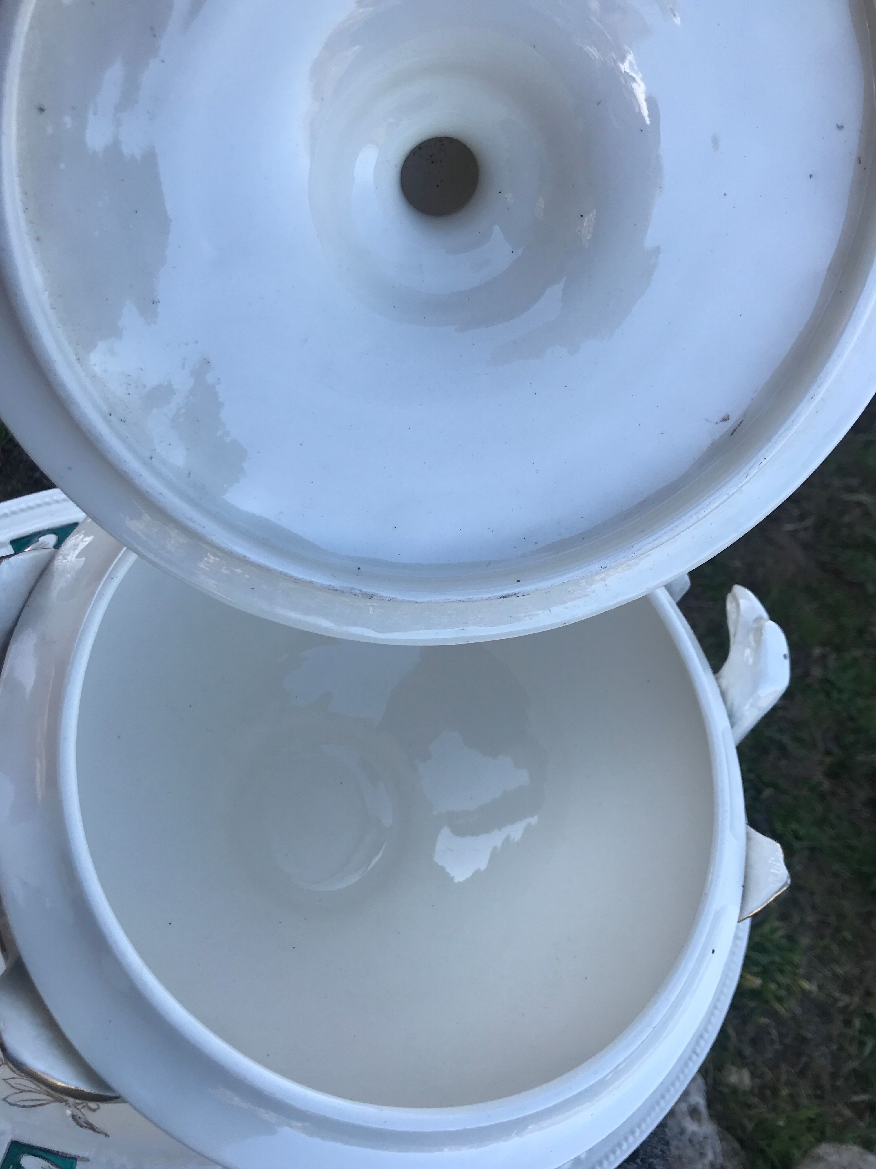 Soup bowl and serving dish empire style