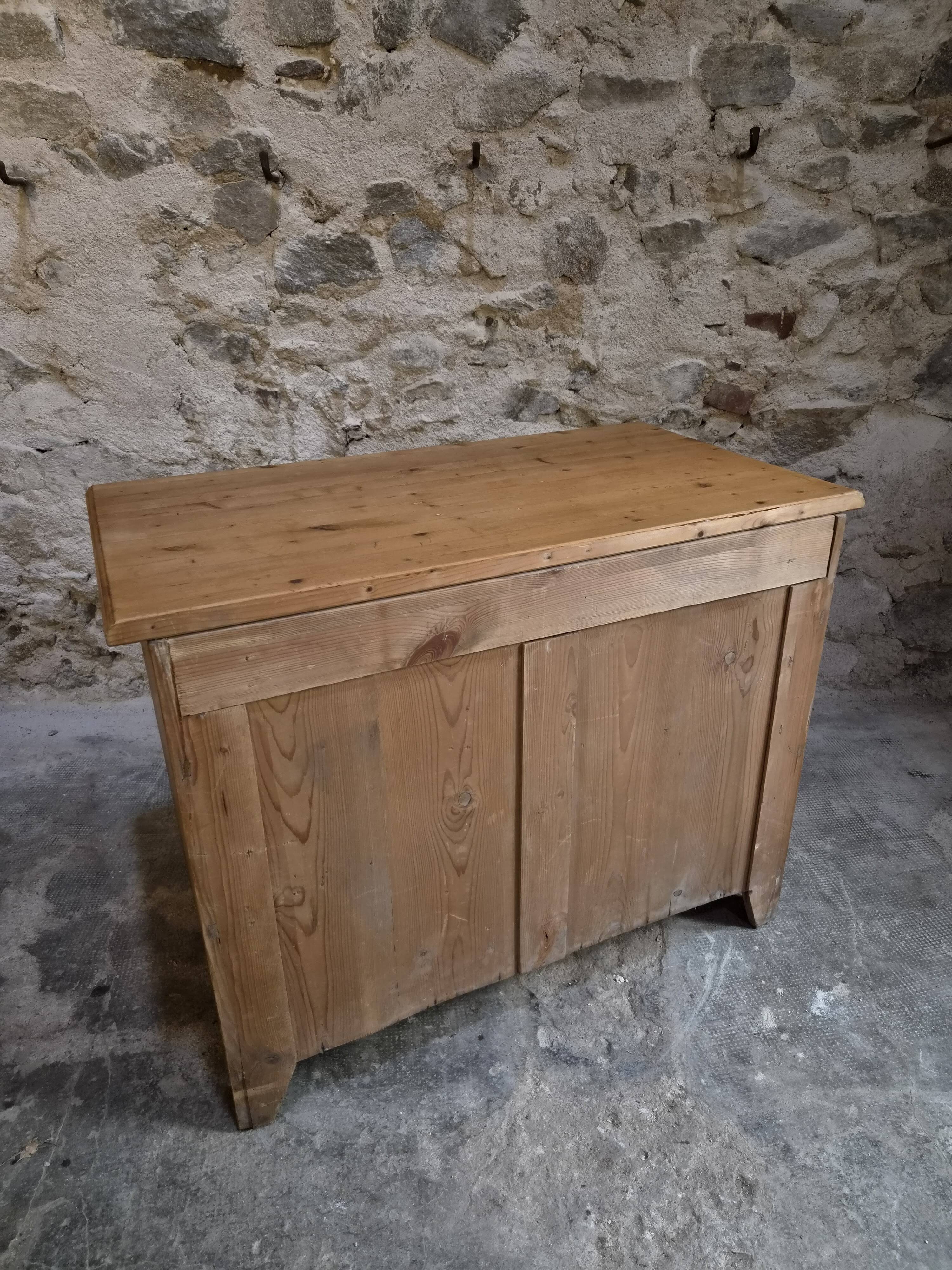Commode ancienne rustique en pin, 4 tiroirs, vers 1880–1920