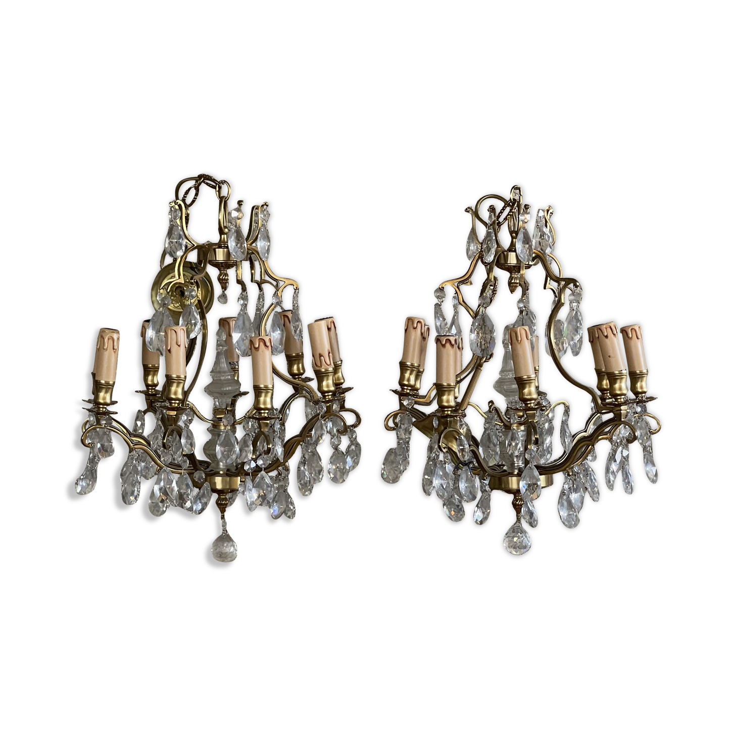 Pair of chandeliers with pendant