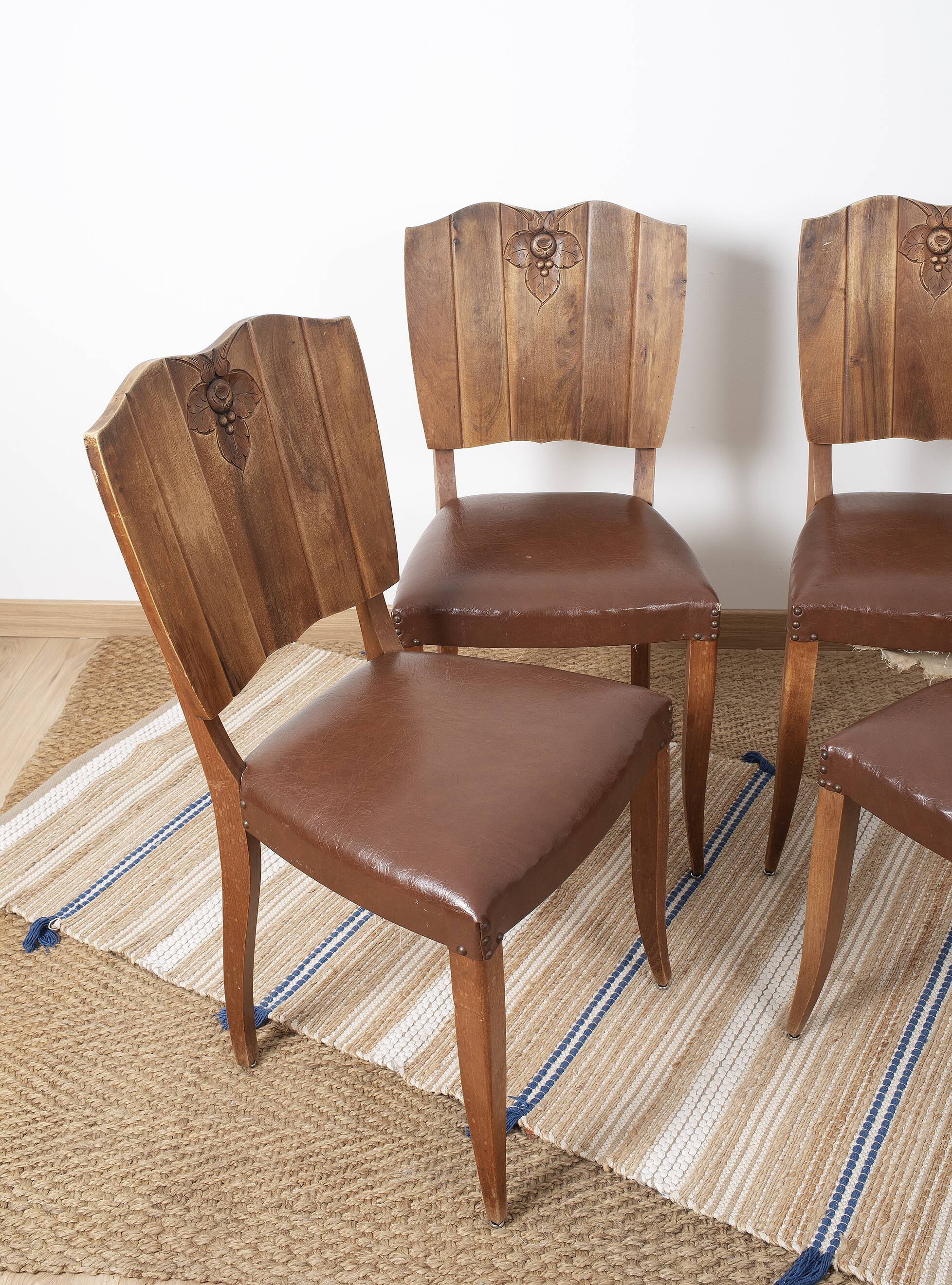 Set of 4 Art Deco chairs in carved wood