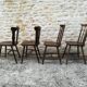 Chaises de bistrot dépareillées