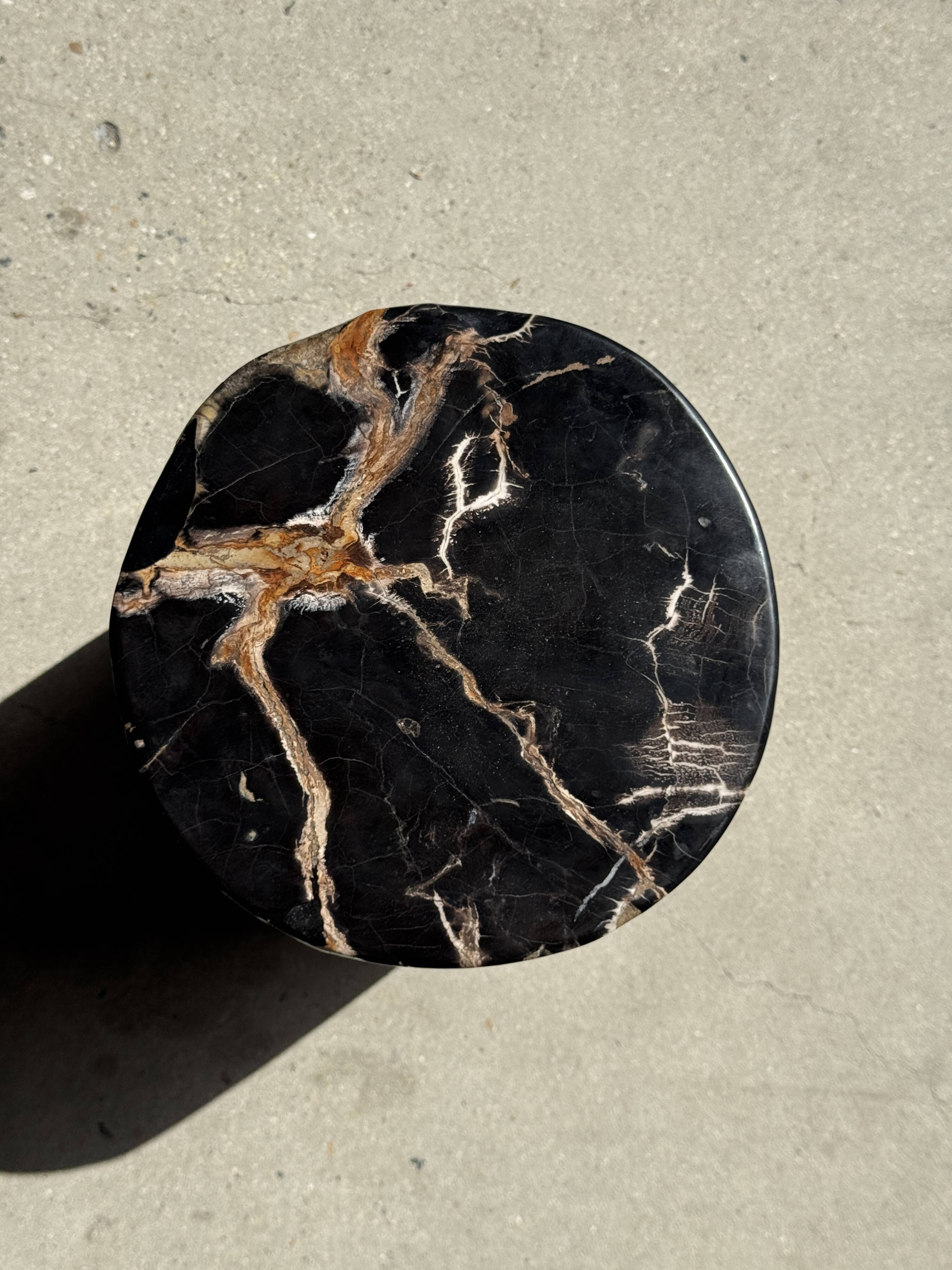 Black petrified wood side table with beige stripes, star pattern H35 D24.