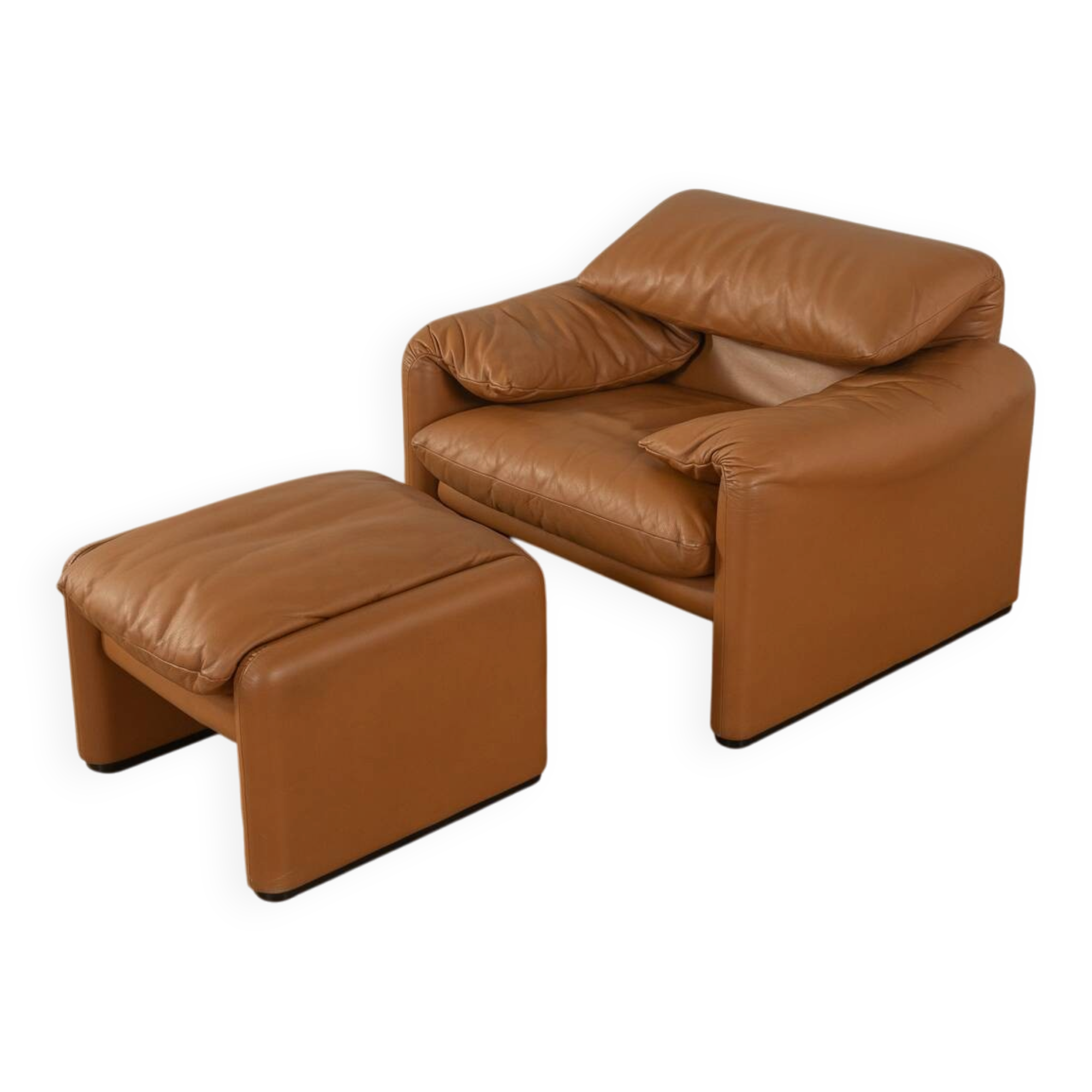 675 Maralunga armchair with ottoman by Vico Magistretti for Cassina, 1970s, original cognac brown leather