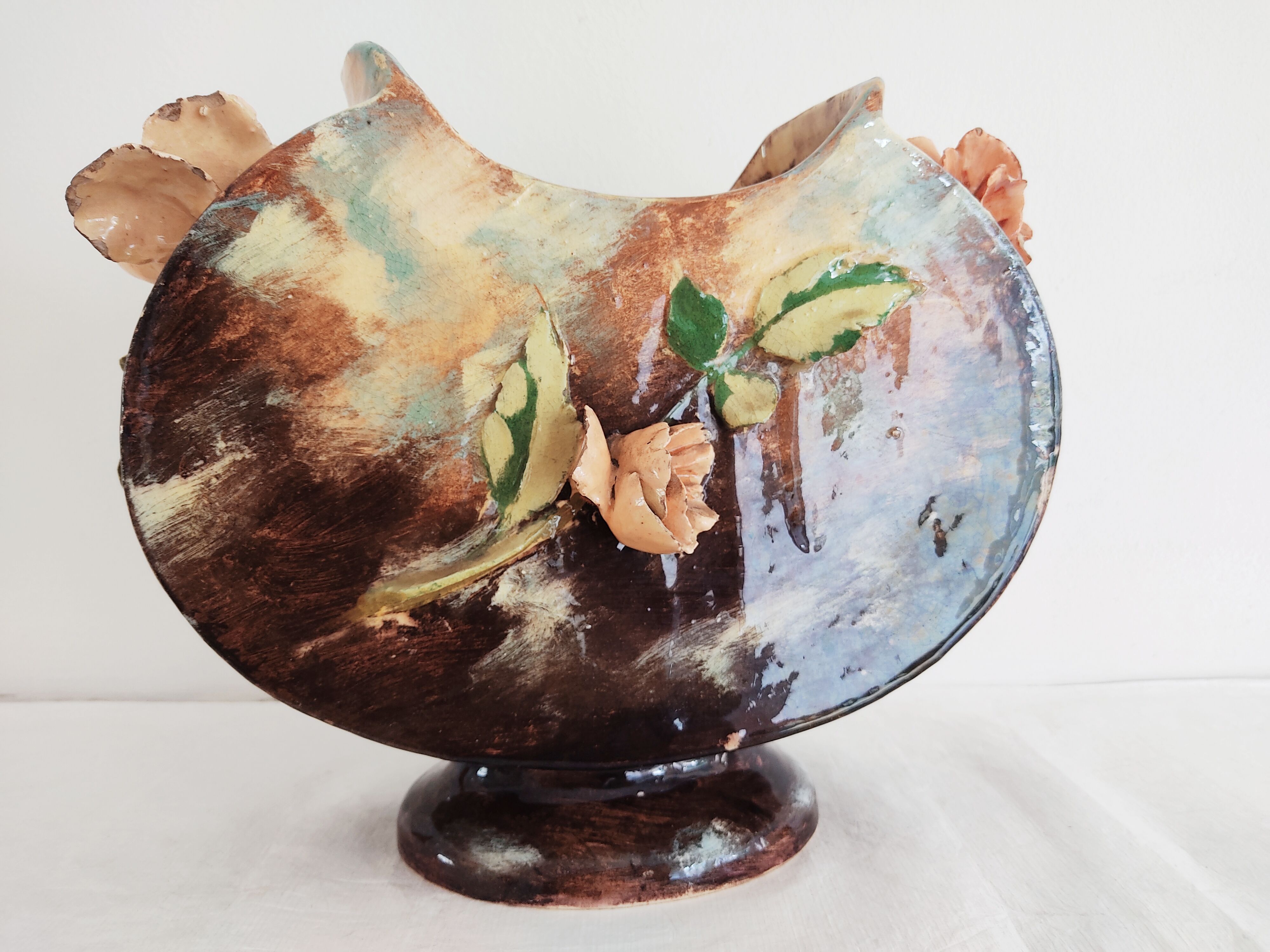 Vase with three birds in relief signed Delattre