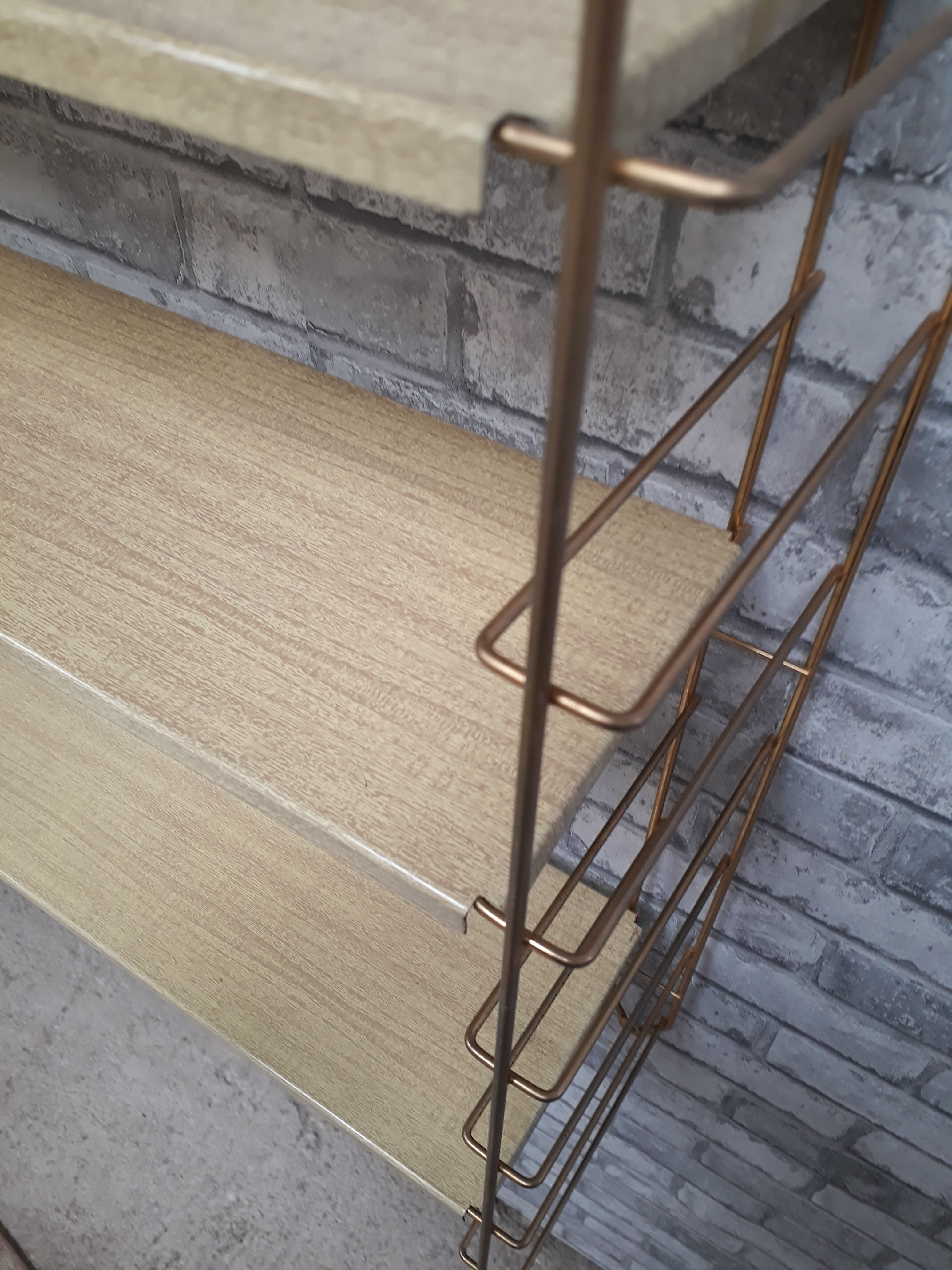 Extended  3 levels gold metal. 59 Width (cm): 68Hauteur (cm)