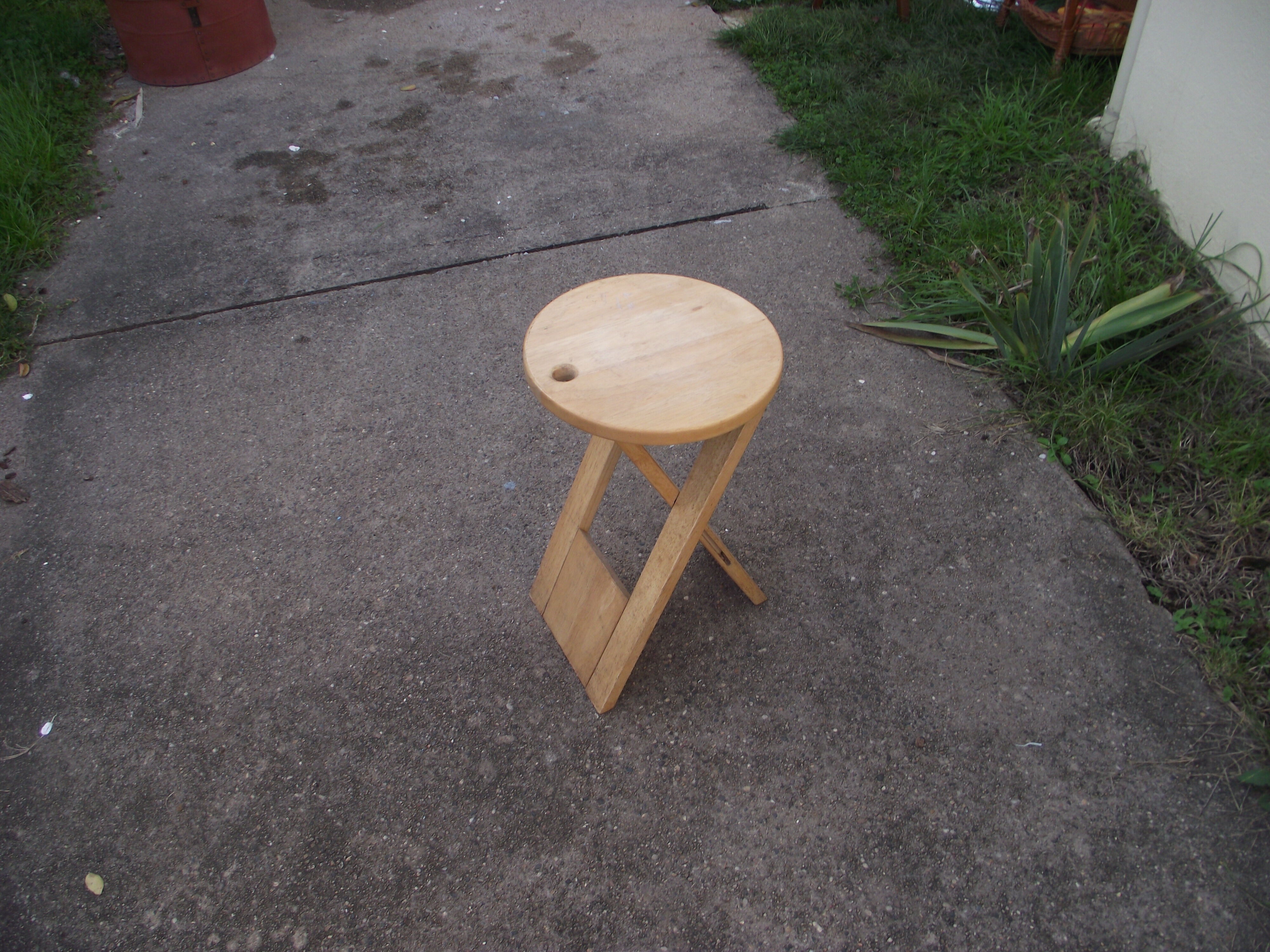 Roger Tallon's Suzy folding stool