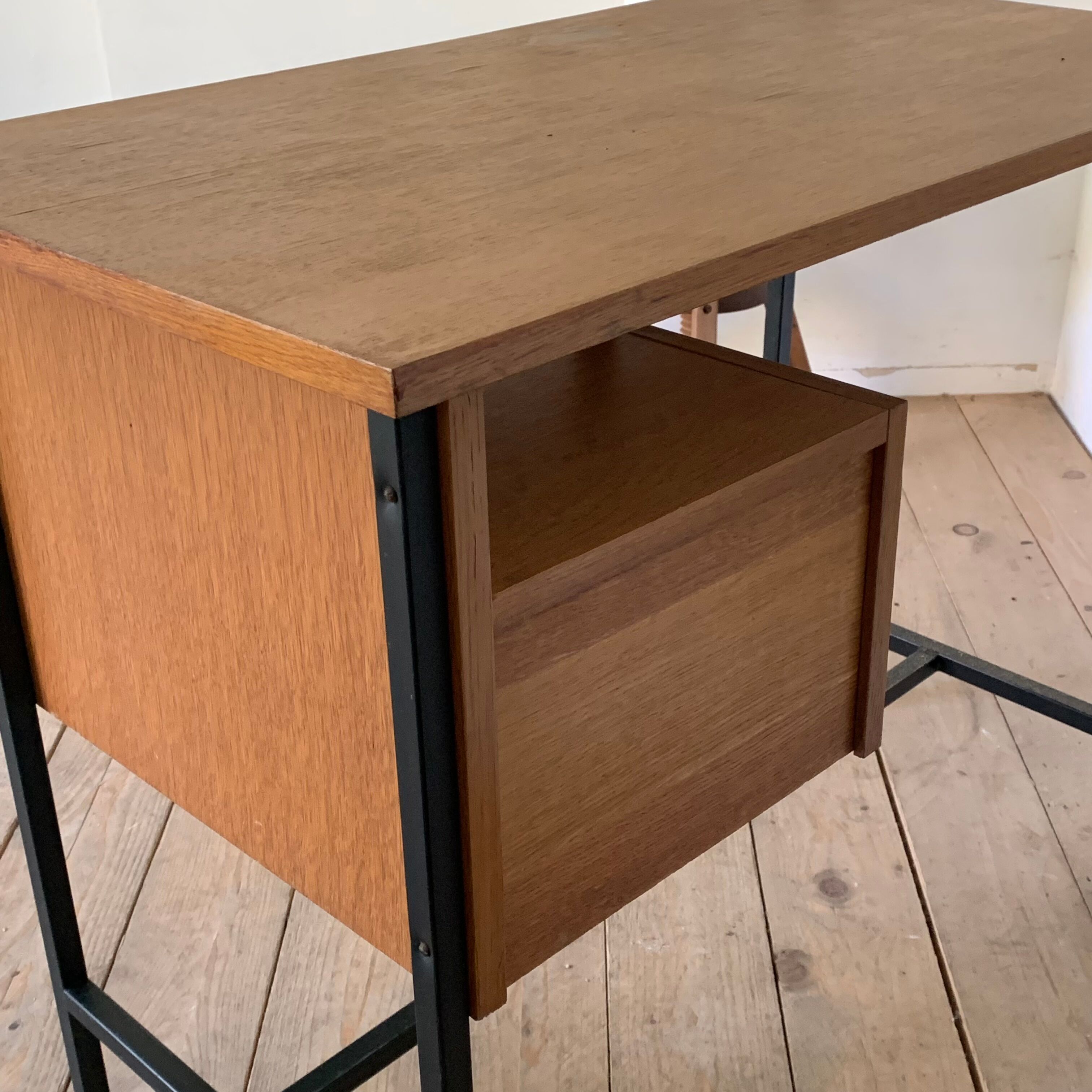 Bureau moderniste en chêne vintage