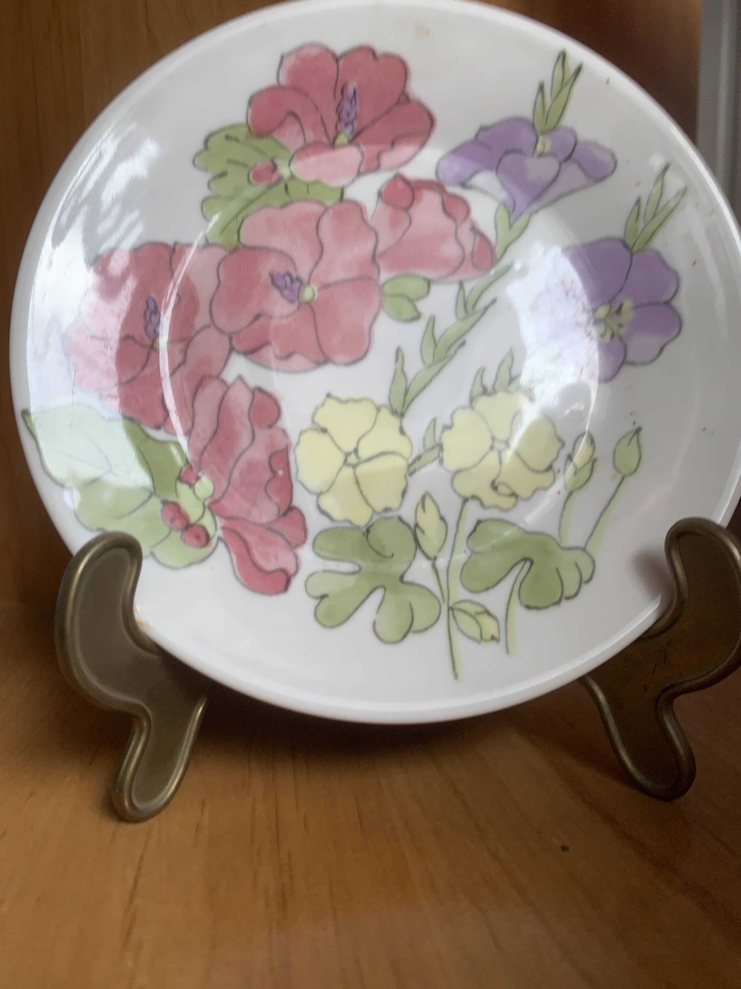 Ernestine Salerno Italian Collection Plate from the 1950s in very good condition.