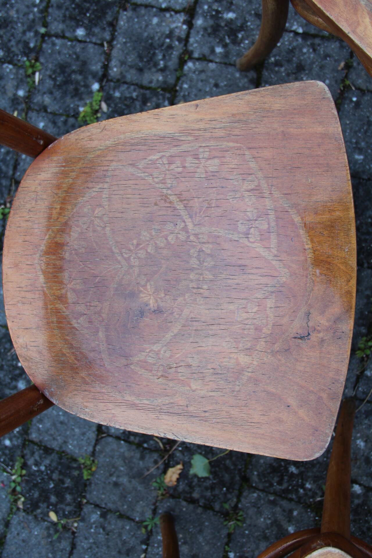 4 chaises bistro aux assises sérigraphiées