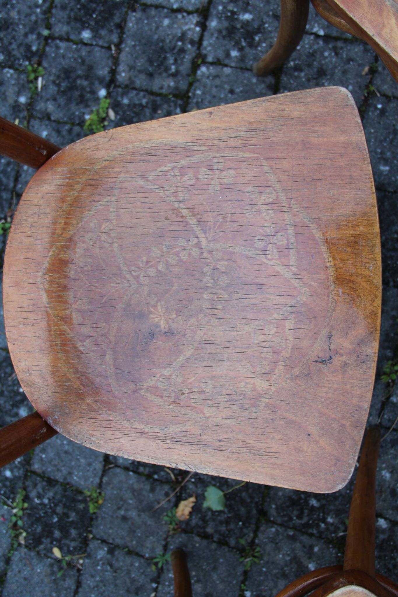4 chaises bistro aux assises sérigraphiées