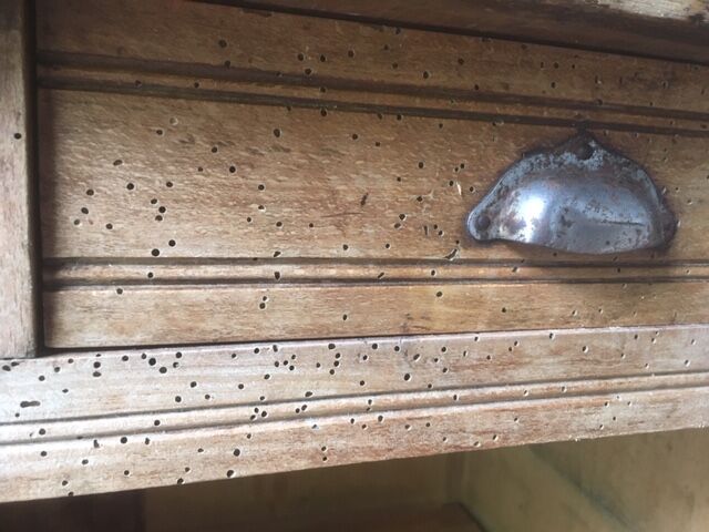 Small Parisian buffet sliding doors