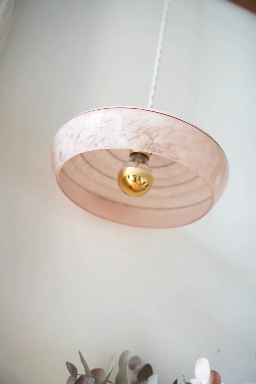 Clichy pink glass pendant with a rim