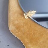 Miroir ancien avec cadre en velours moutarde
