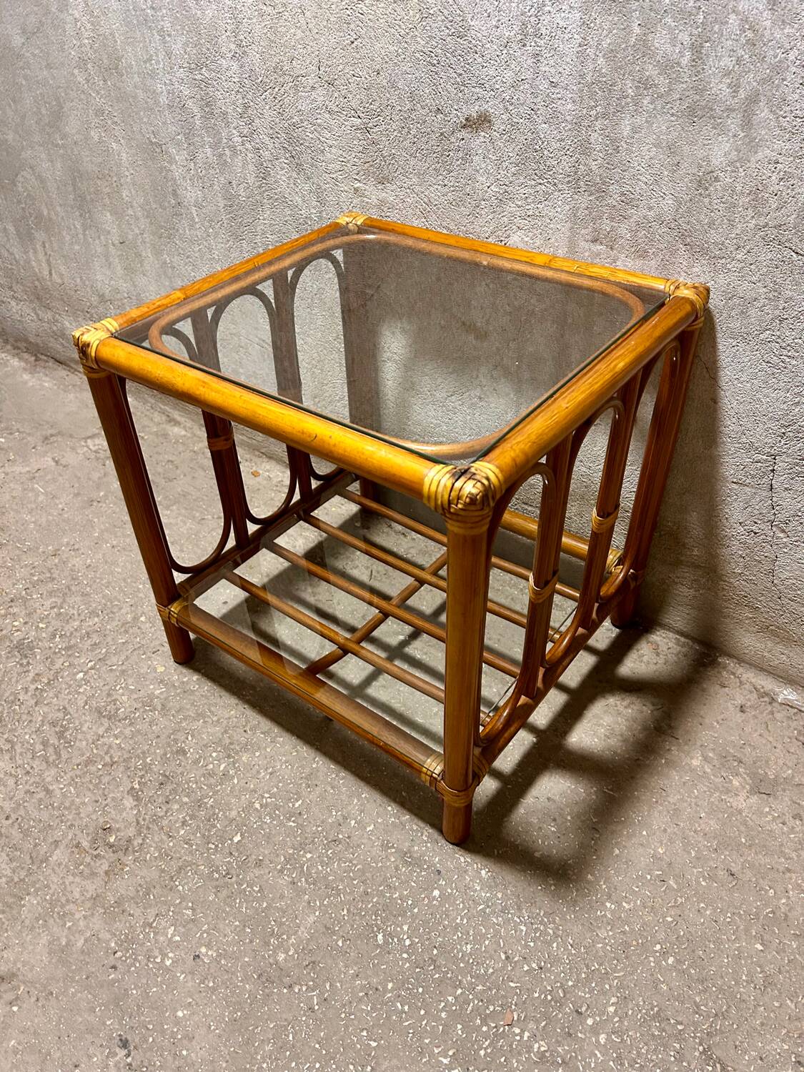 Table basse en rotin vintage
