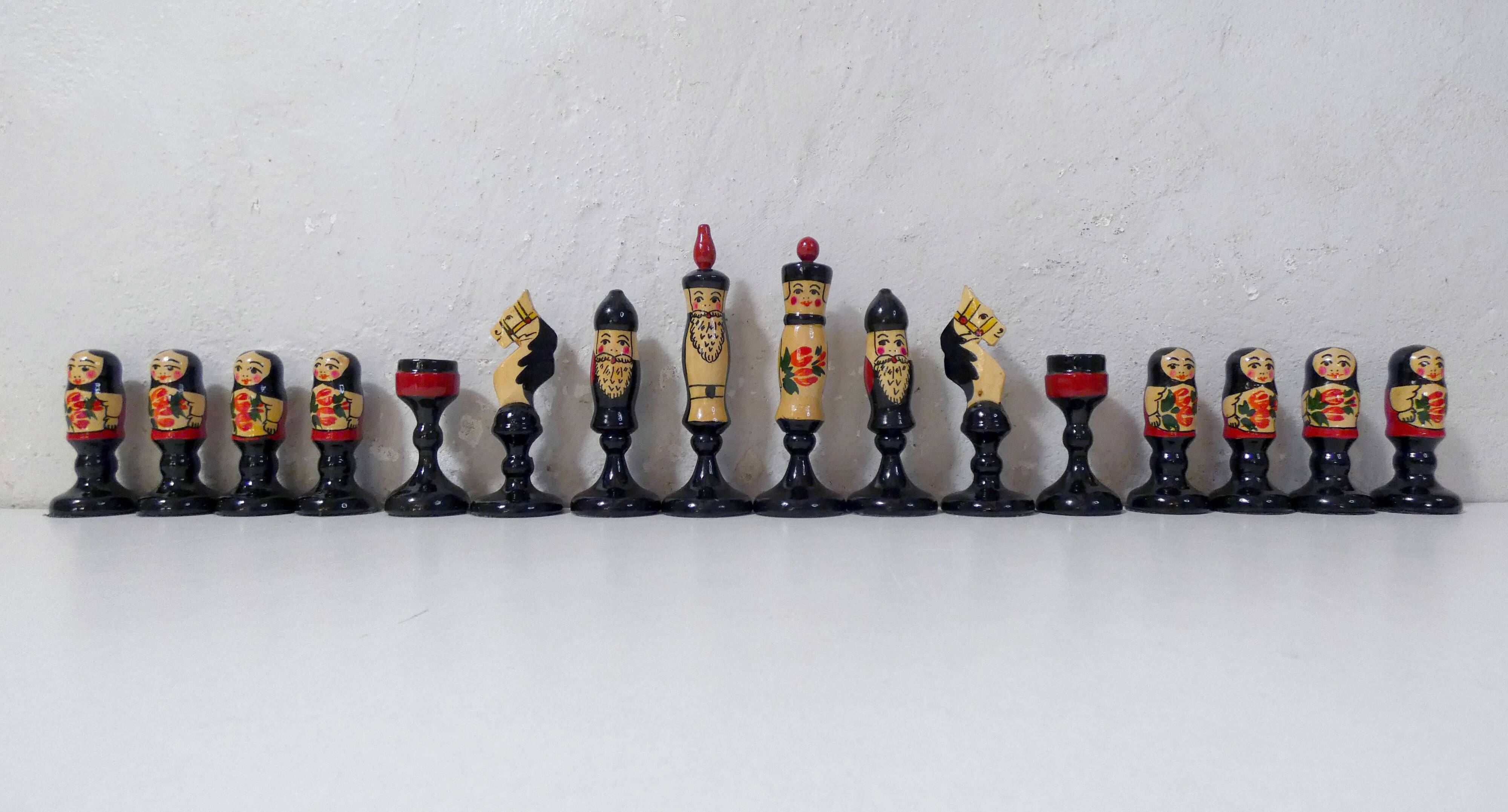 Khokhloma chess game