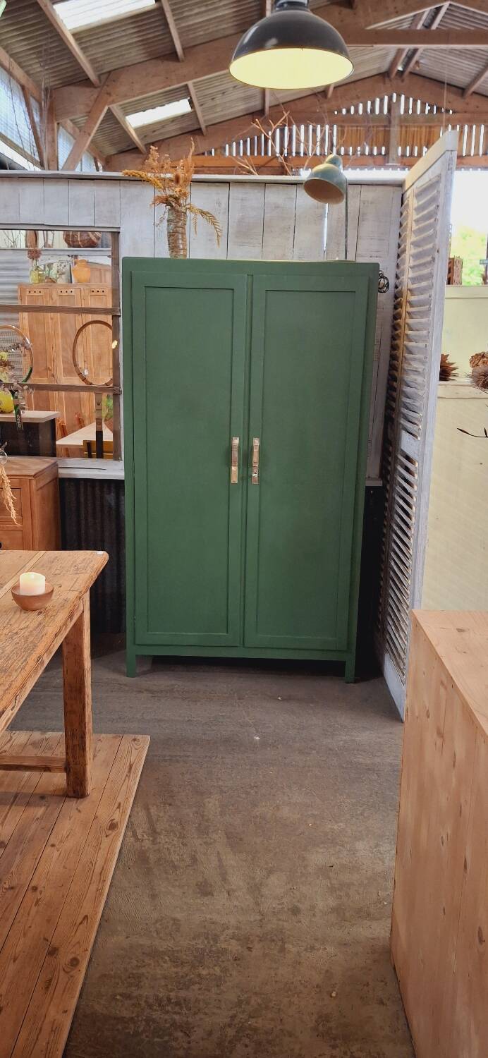 Armoire vintage