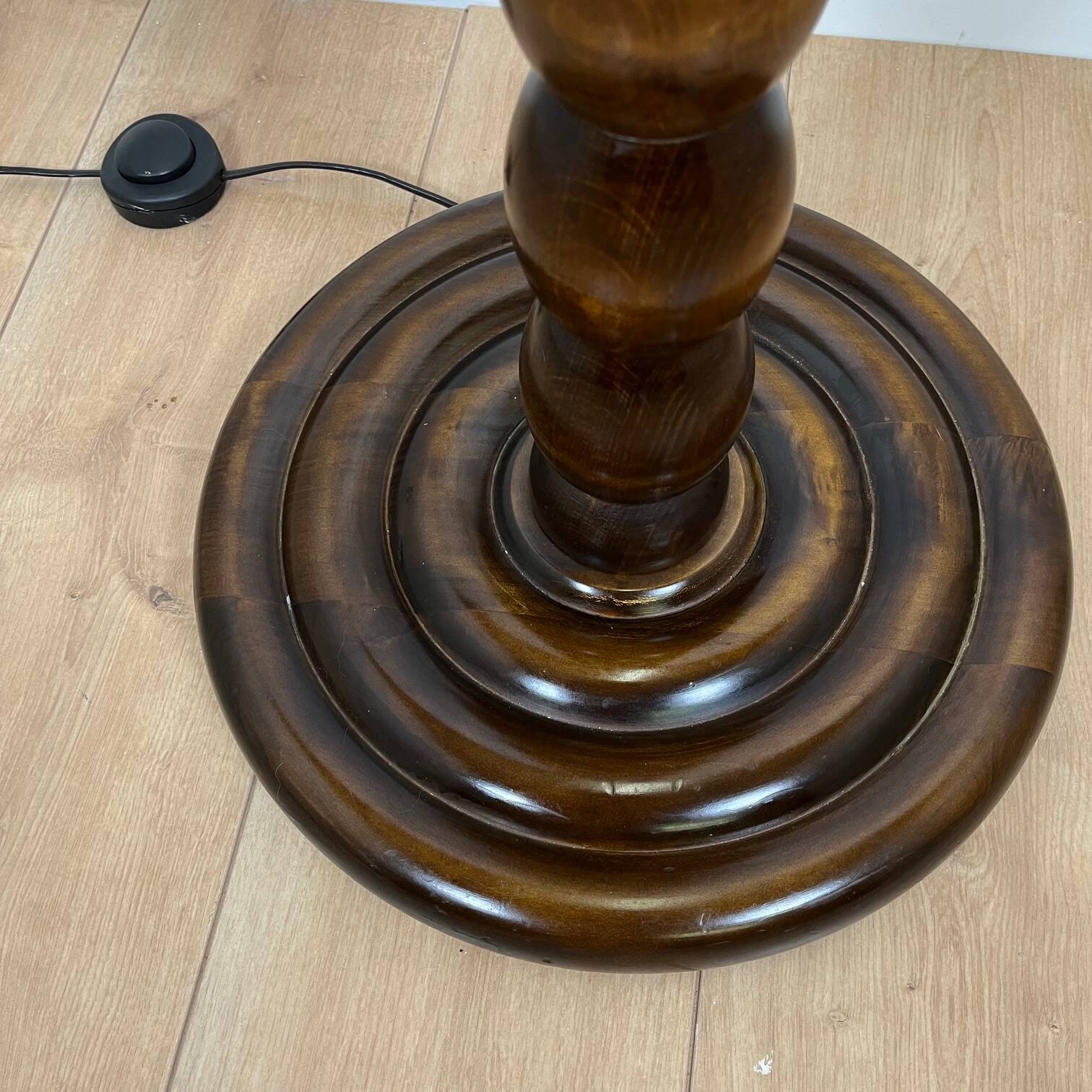 Pied de lampe de sol en bois tourné , 1980