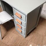 Child desk