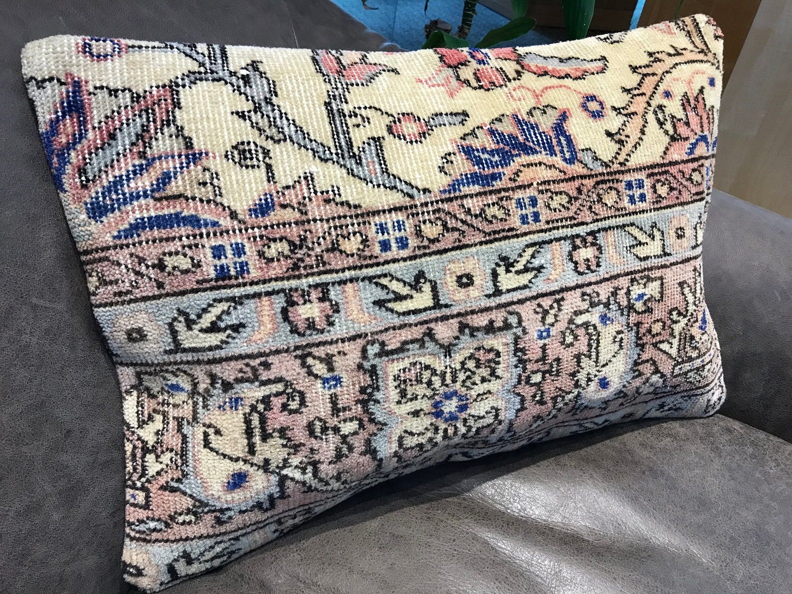 Floral Design Neutral Rug Pillow Cover 40x60cm