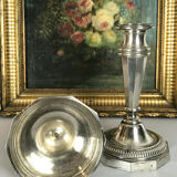 Paire de bougeoirs anciens en bronze argenté de style louis XVI