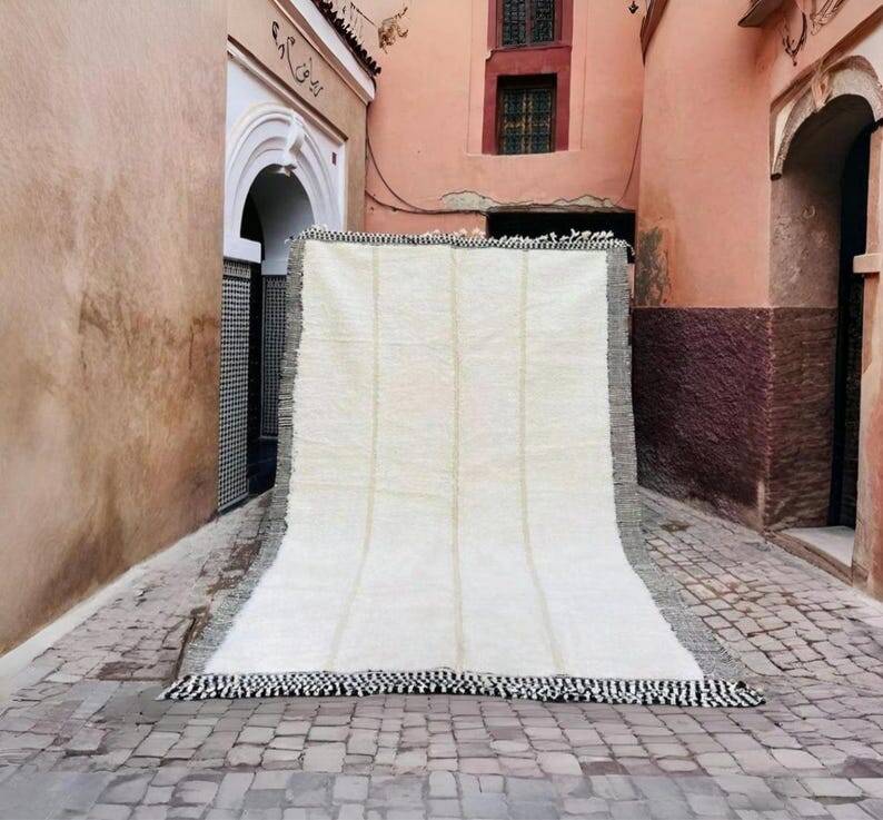 Traditional handmade Berber carpet 250cmx150cm