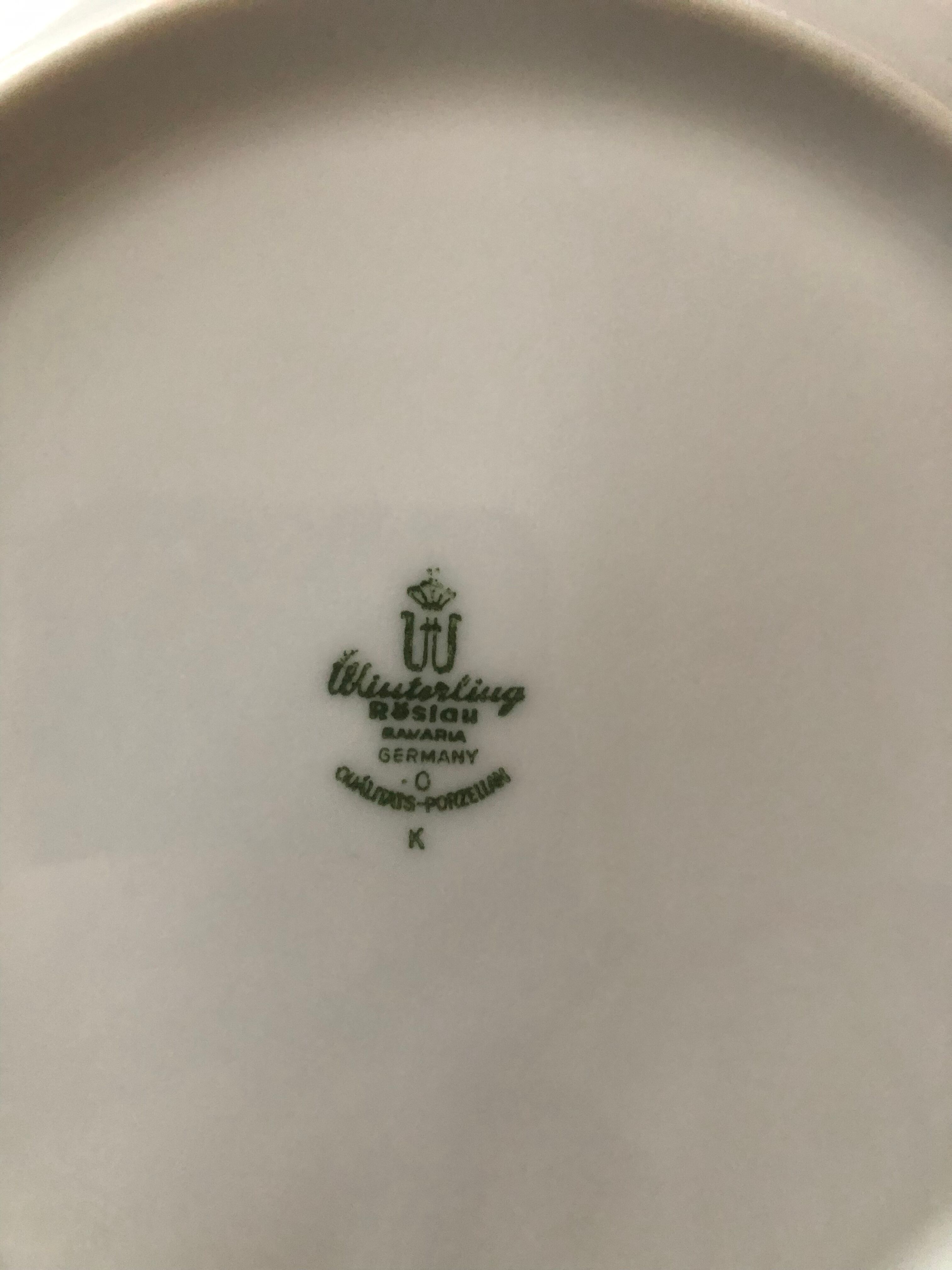 Porcelain plate service