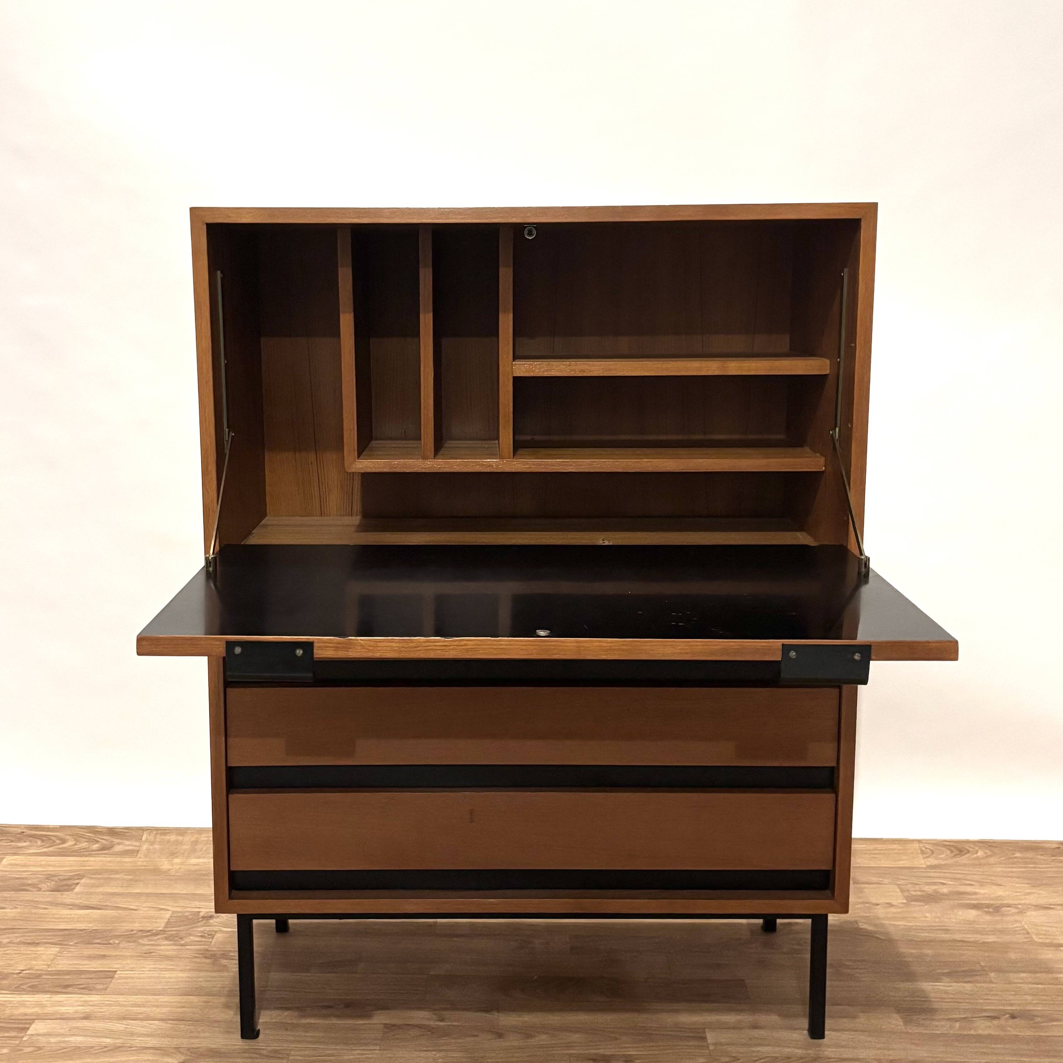 Modernist secretary