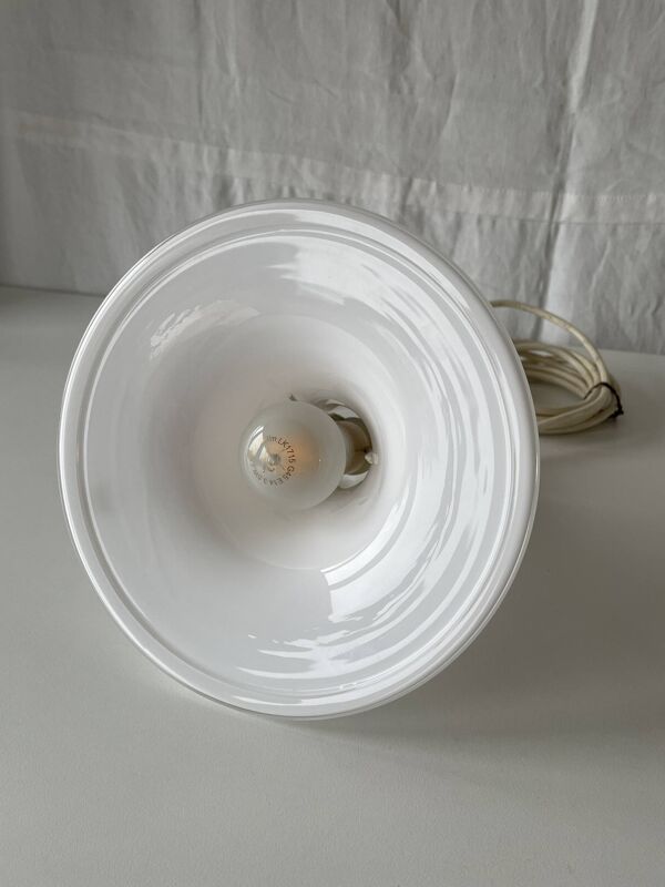 Suspension scandinave vintage ''Mandarin'' en opaline par Michael Bang pour Holmegaard, Danemark 1980