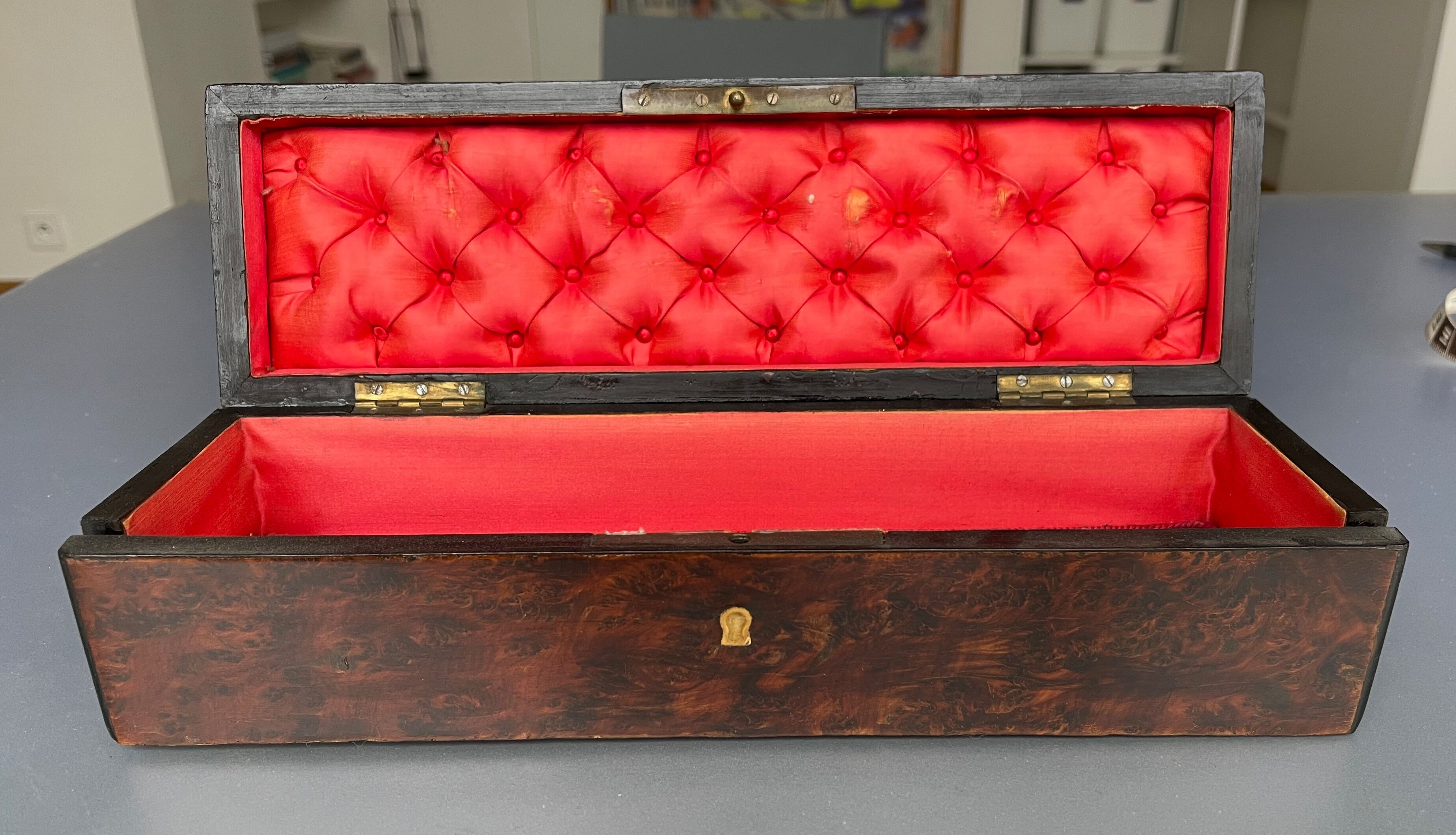 Inlaid N III glove box