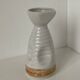 Carafe à saké japonaise pouvant former vase ou saucière en porcelaine émaillée