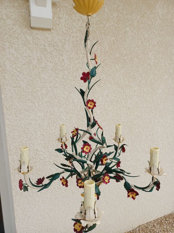 Lustre floral vintage en tôle peinte