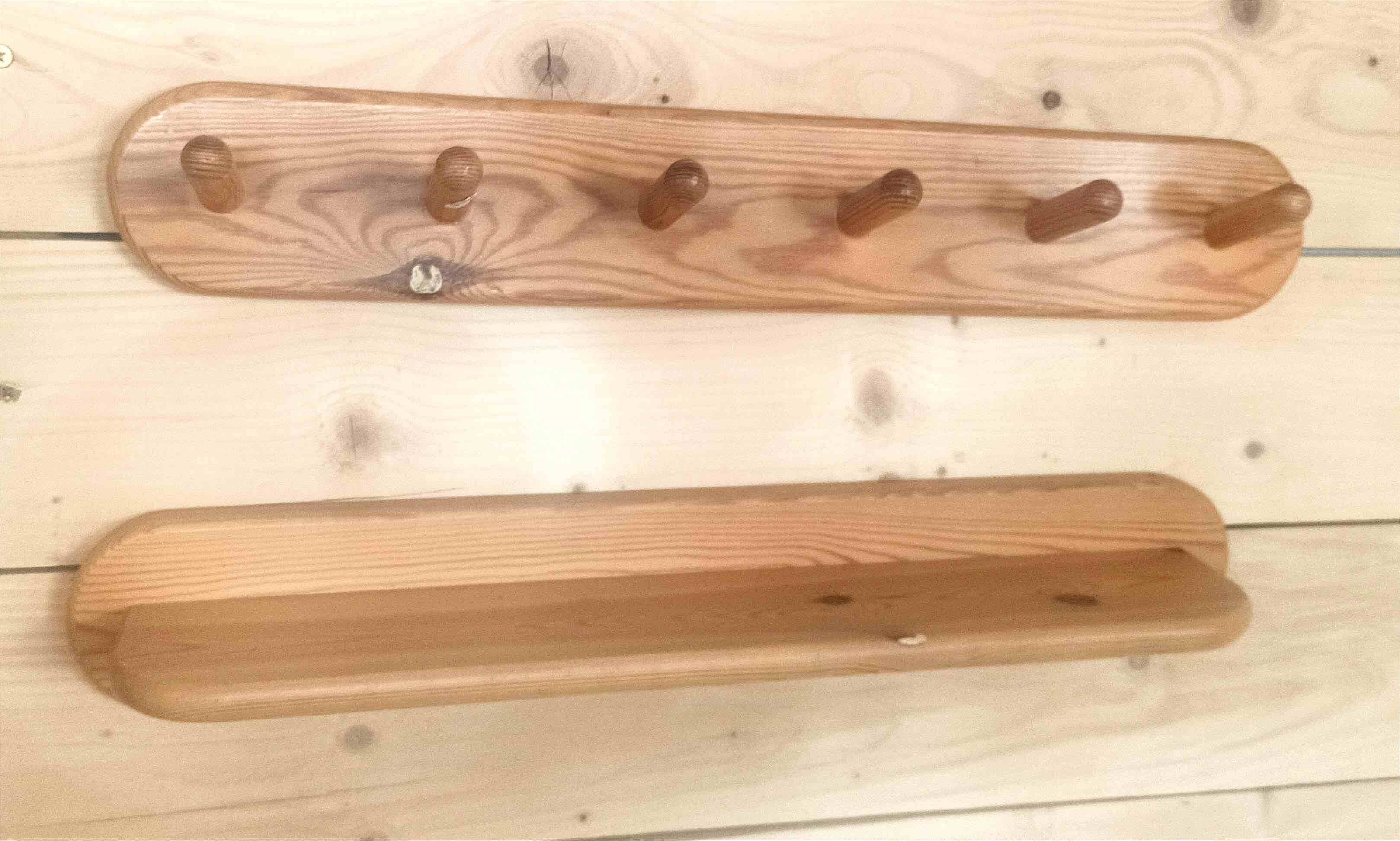Set of 1 coat hook and 1 wall shelf in Pine from the 1970s.