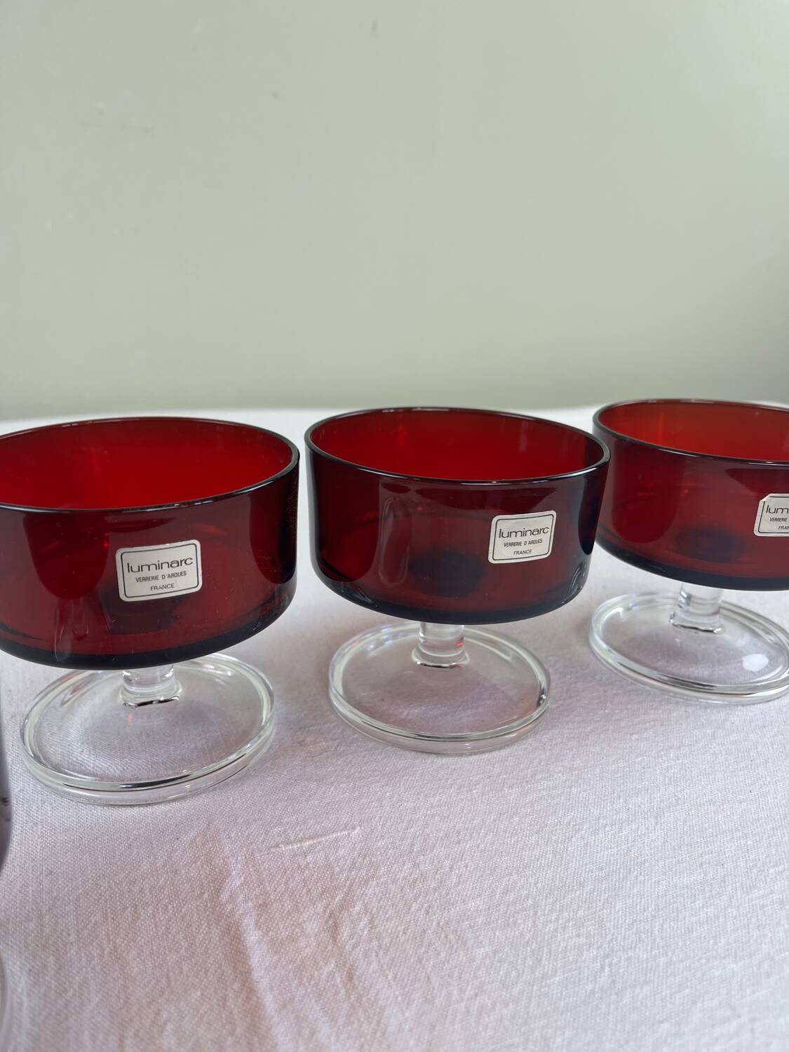 4 coupes en verre rouge