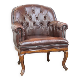 Fauteuil chesterfield anglais classique en cuir de vache