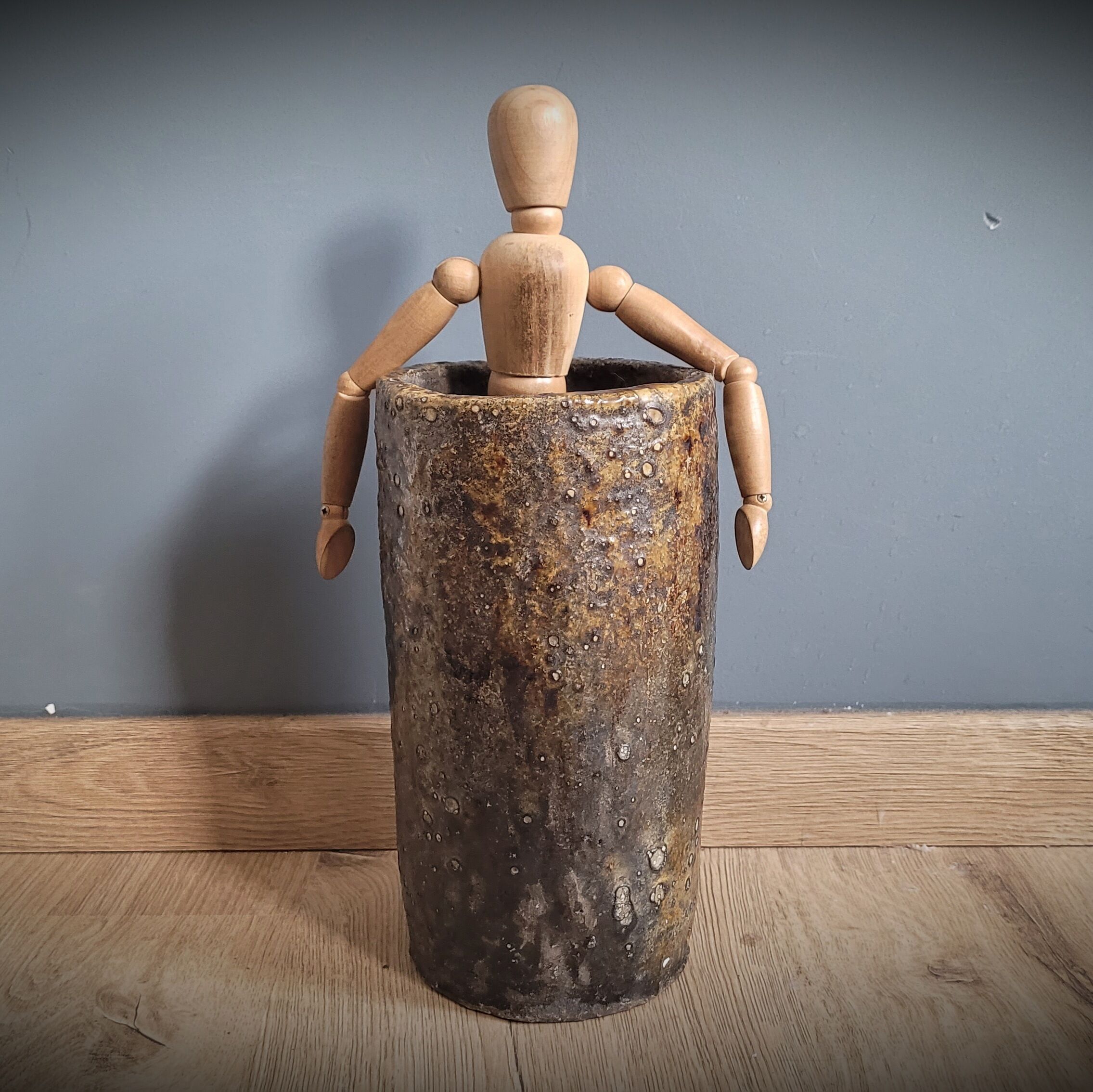 ELS sandstone vase