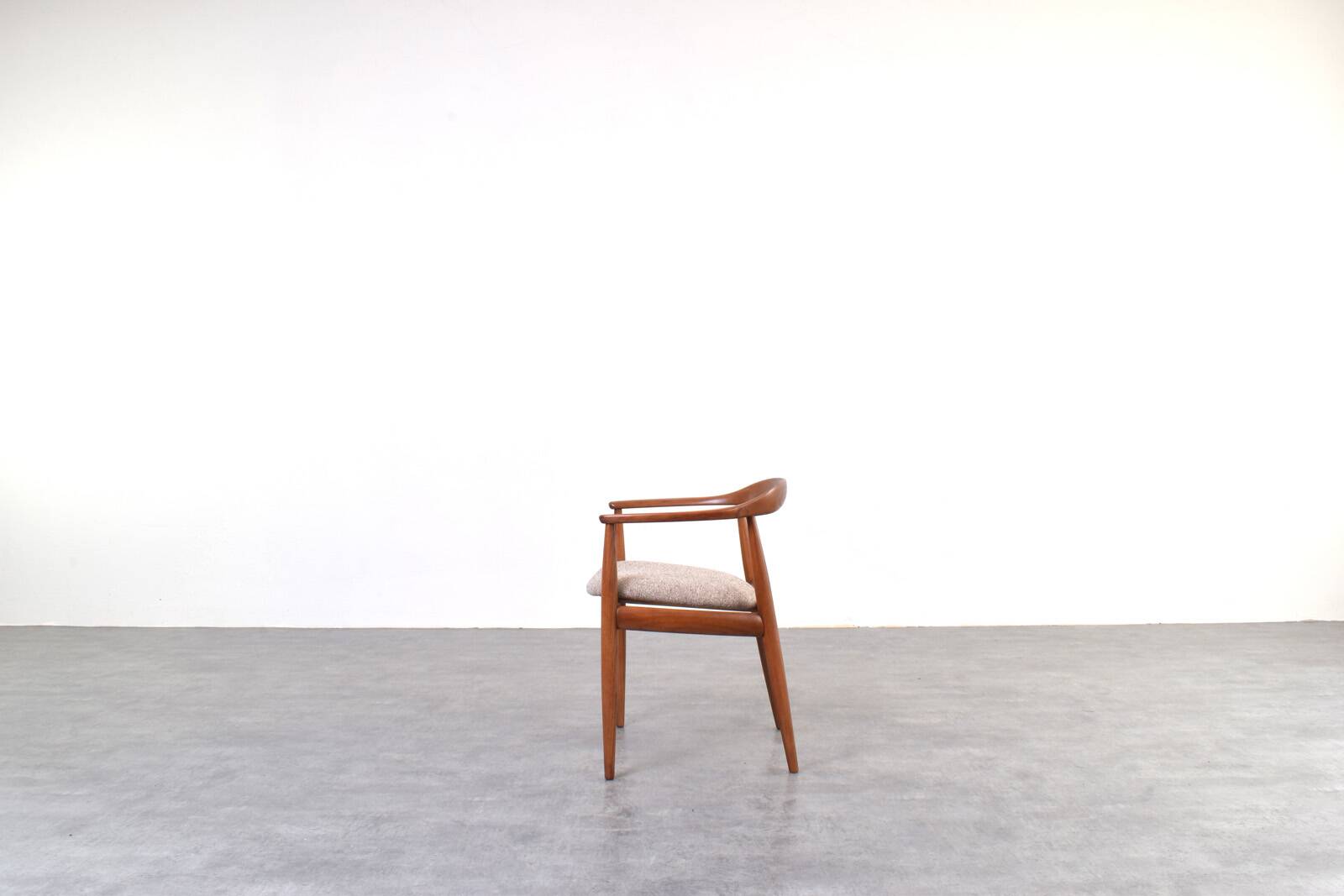Danish armchair from the mid-century by Illum Wikkelsø for Niels Eilersen, 1960s.