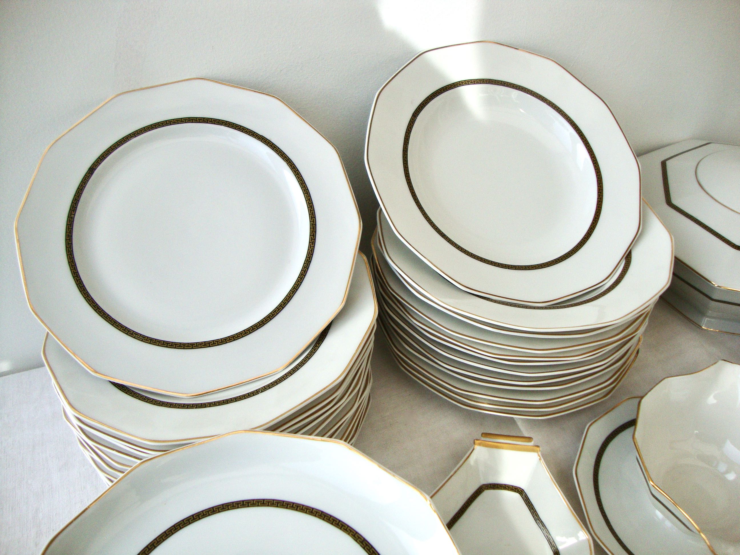 Porcelain plates for 12 people