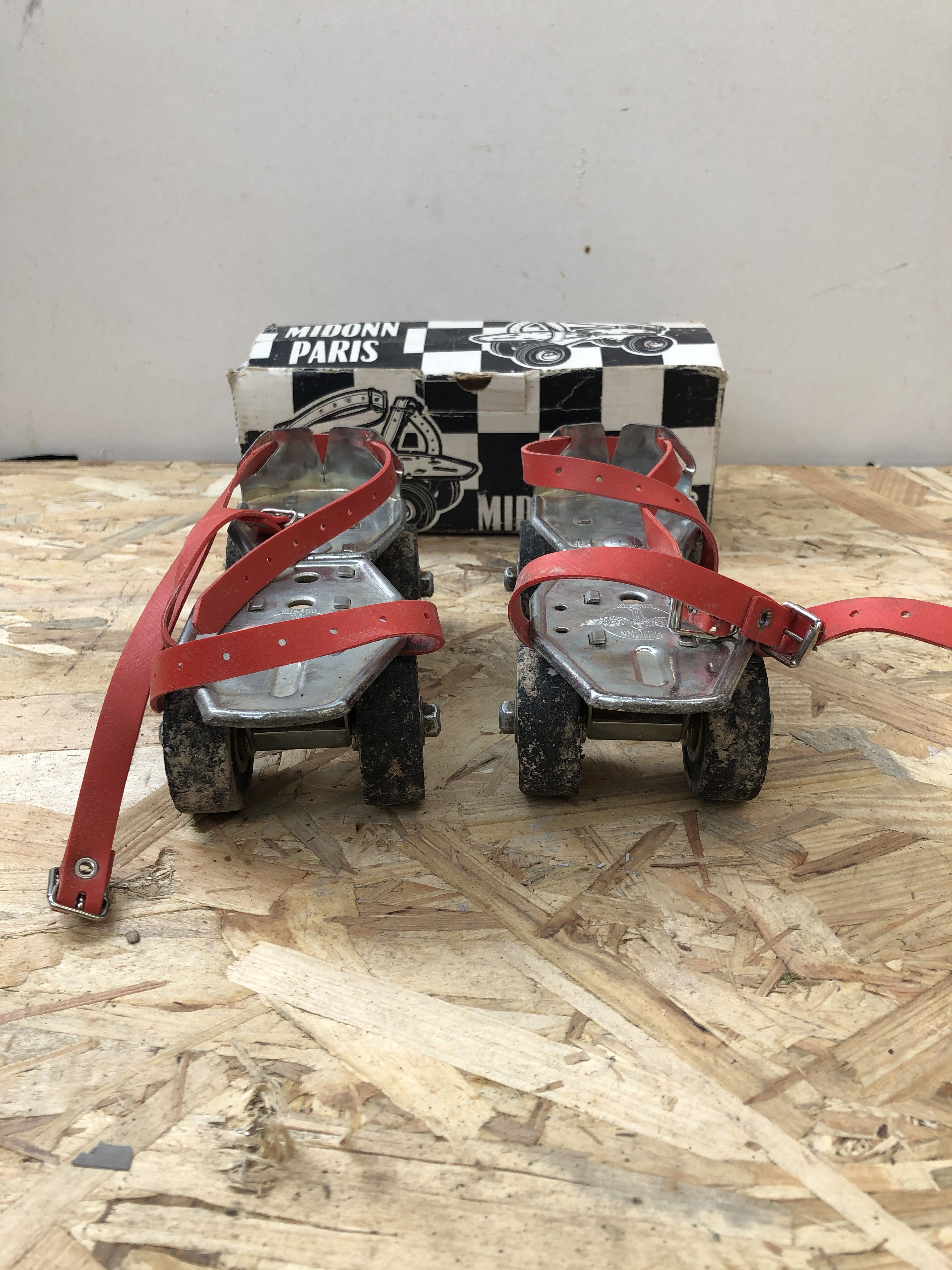 Old pair of roller skates midonn metal