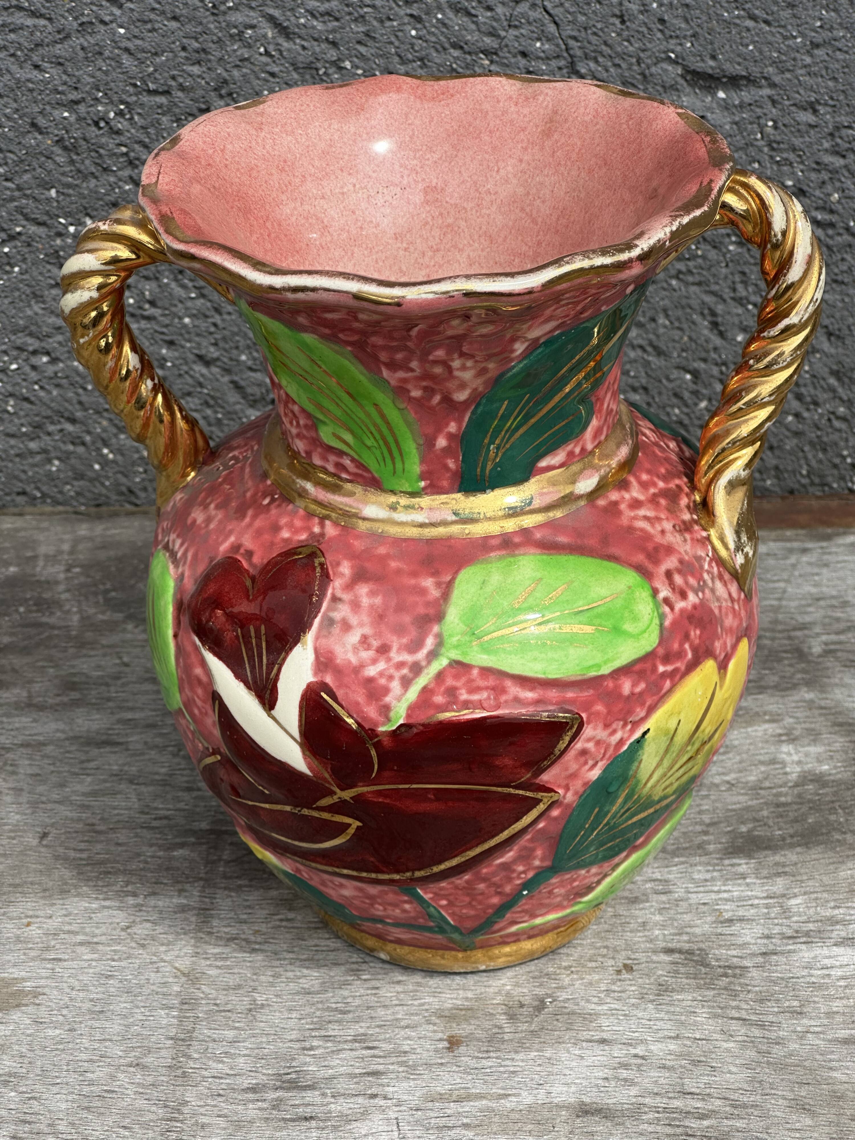 Vase Vallauris rose bonbons décor Floral H 20 cm