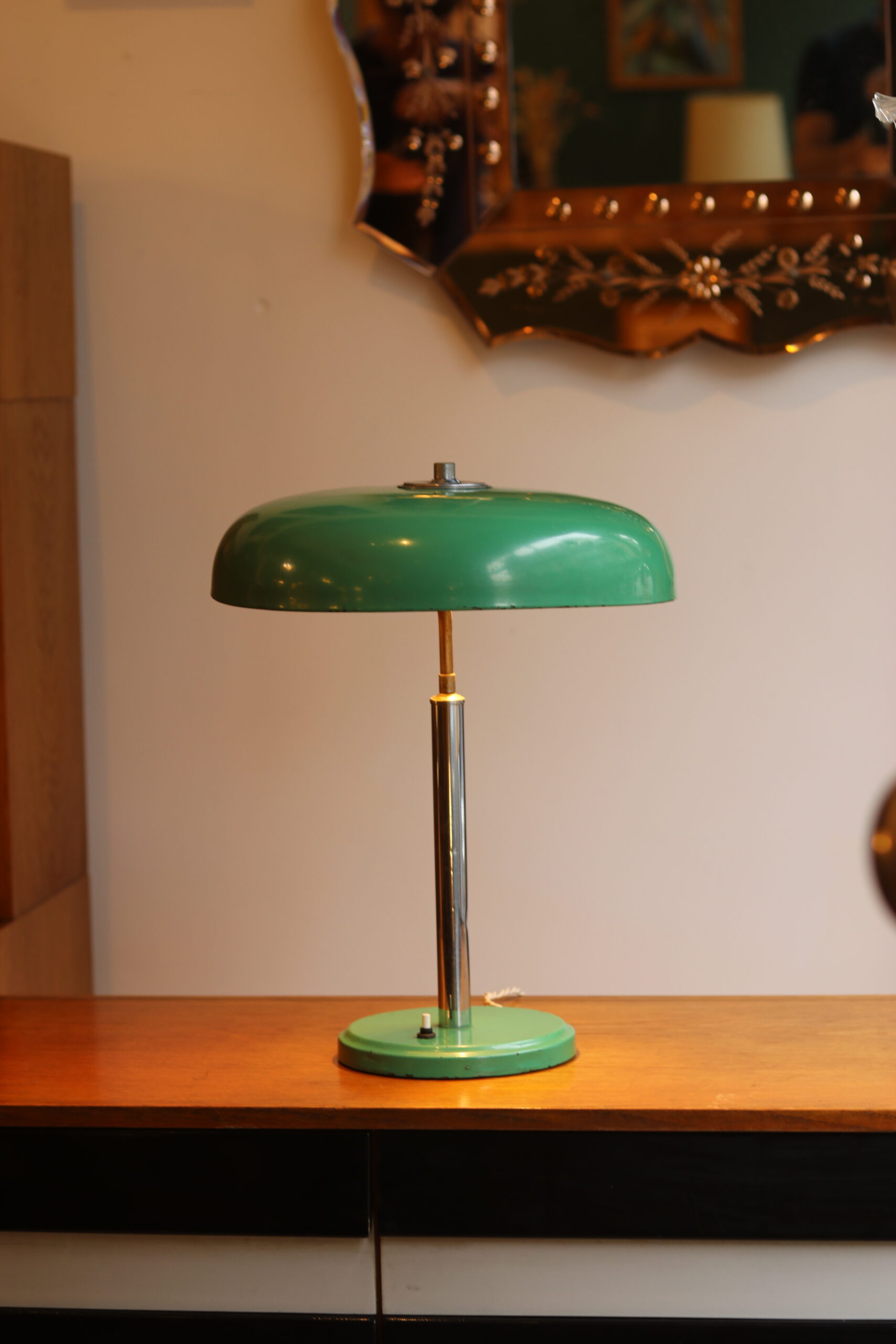 Bauhaus style desk lamp in green lacquered metal, circa 1950-60.